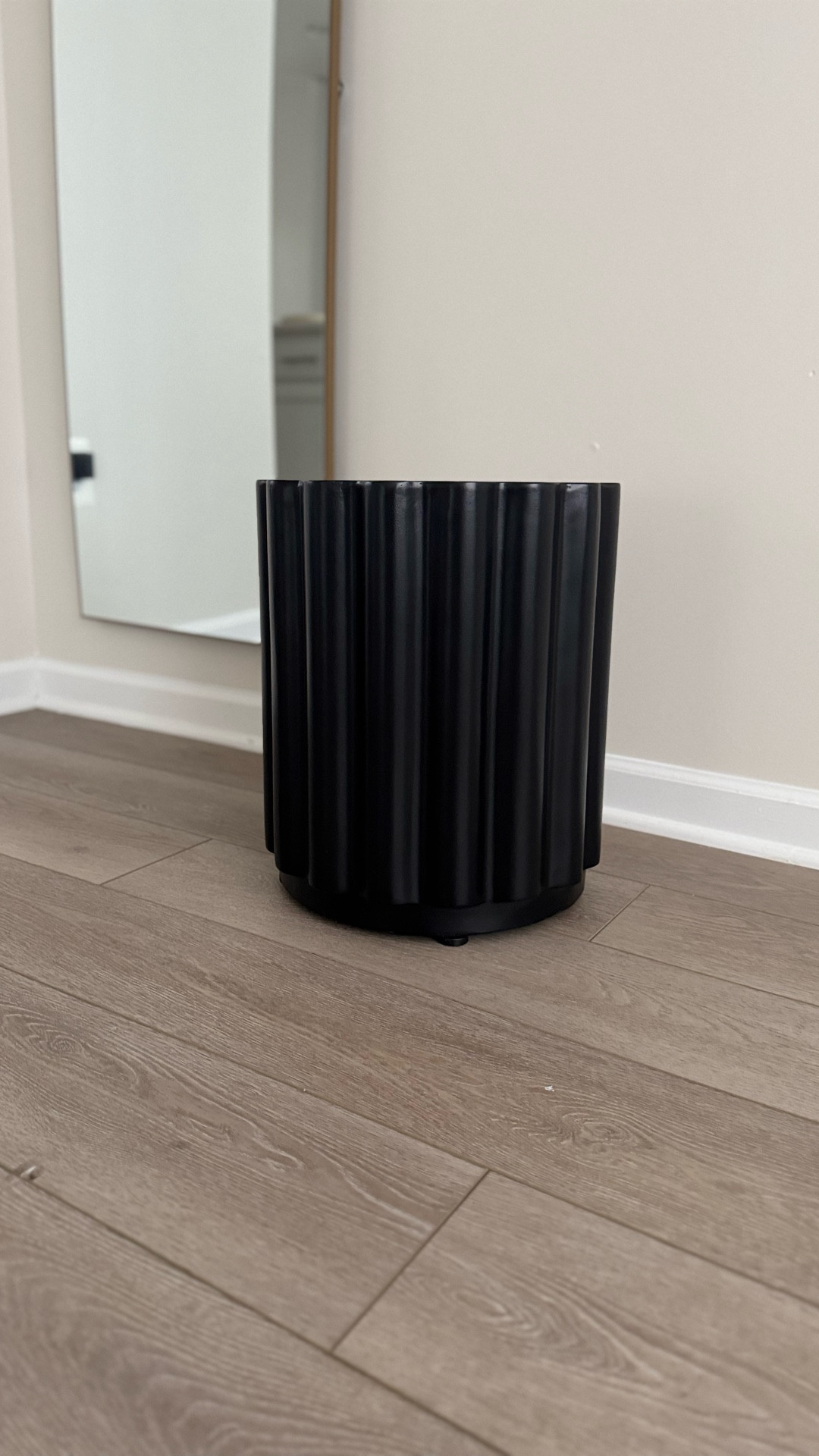 I had a gift card and grabbed this cutesy end table. BUT I didn’t do my due diligence and turns out it’s way smaller than it appeared in photos. It’s too cute to return, so I’ll find a place for it in here.

#endtable #accenttable #blackendtable #homeaccent #housetohome

#LTKHome #LTKstorytime #LTKvlog