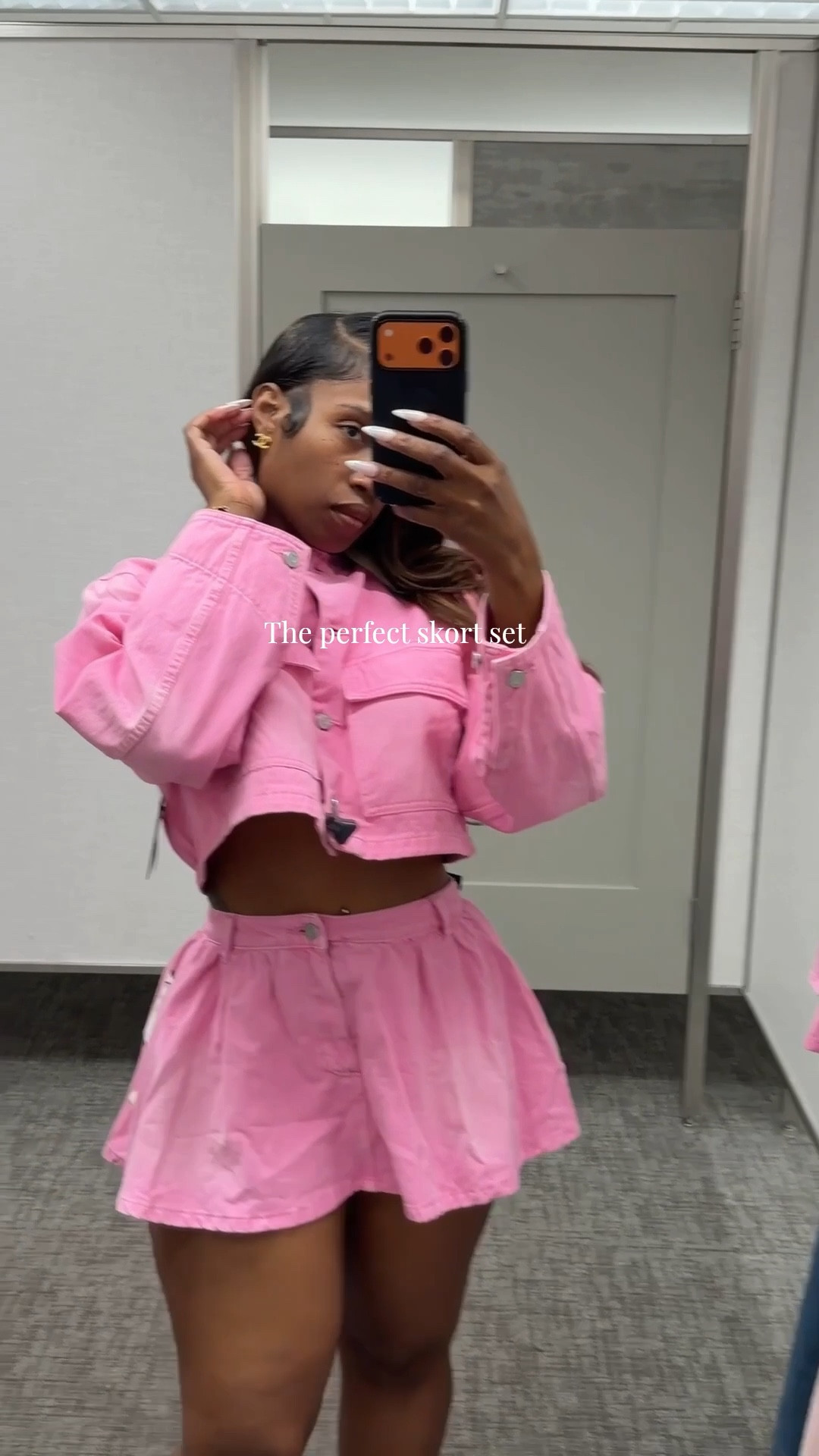 @AFRM 

🚨Sizes

•Marden High Waist Miniskort 29

•Tanner Crop Utility Jacket xsmall 