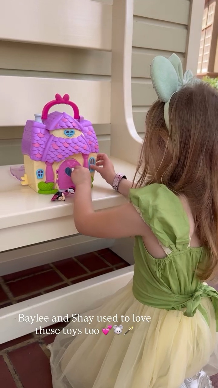 The cutest Minnie Mouse toy Tatum picked out at Disney! Found them online and linked them here 🐭✨🩷

#minniemouse #disney #disneyland #disneyworld #clubhouse #minnie #princess #travel #kids #toddler #girl #travel 

#LTKKids #LTKTravel #LTKmomlife