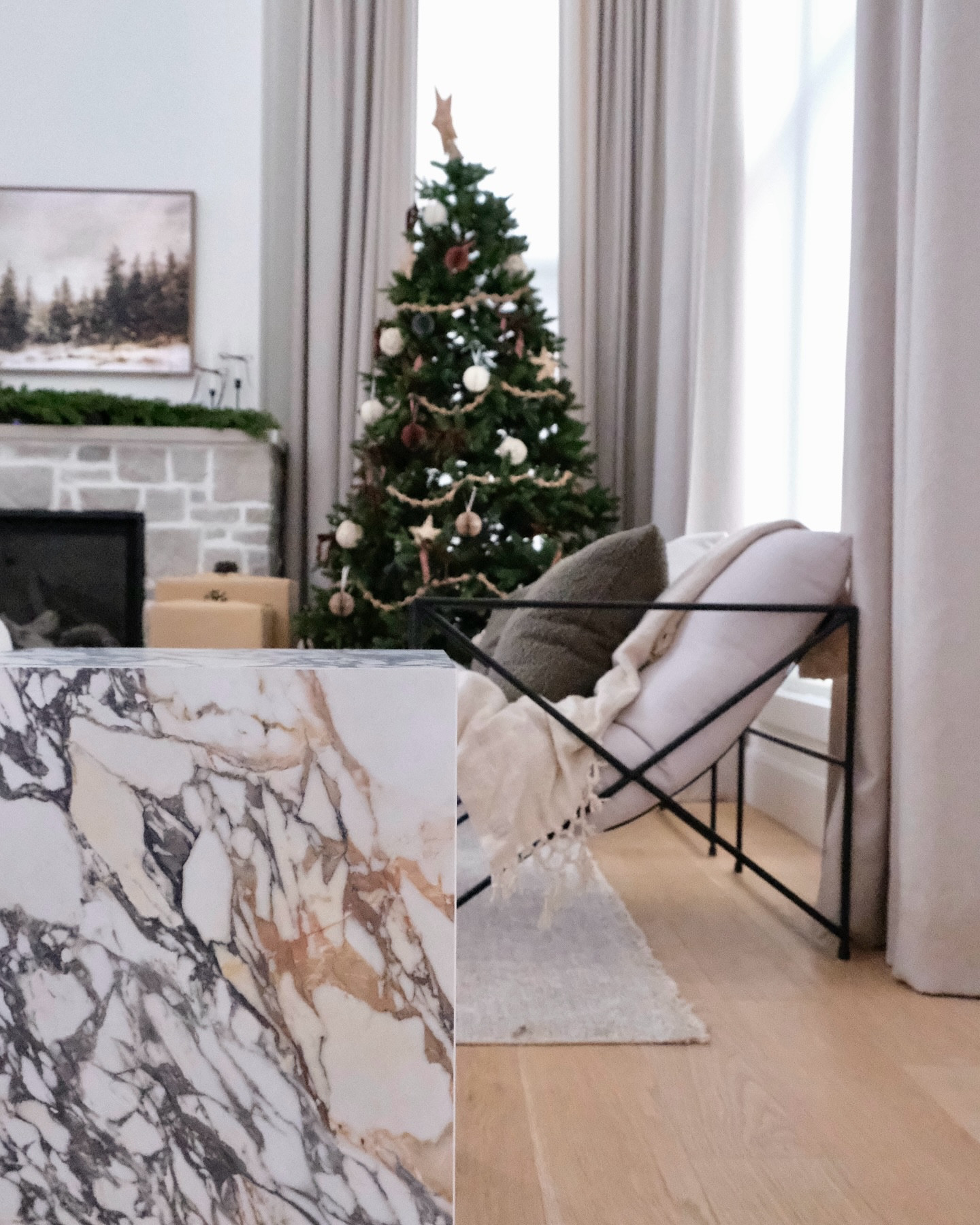 @comptoirs.pro did it again 🥹✨

How perfect is this side table?

Elle est faite en porcelaine et sur mesure avec les dimensions que je désirais.

N’hésitez pas à écrire à @comptoirs.pro pour en commander une similaire et obtenir un rabais des fêtes 🫶🏼