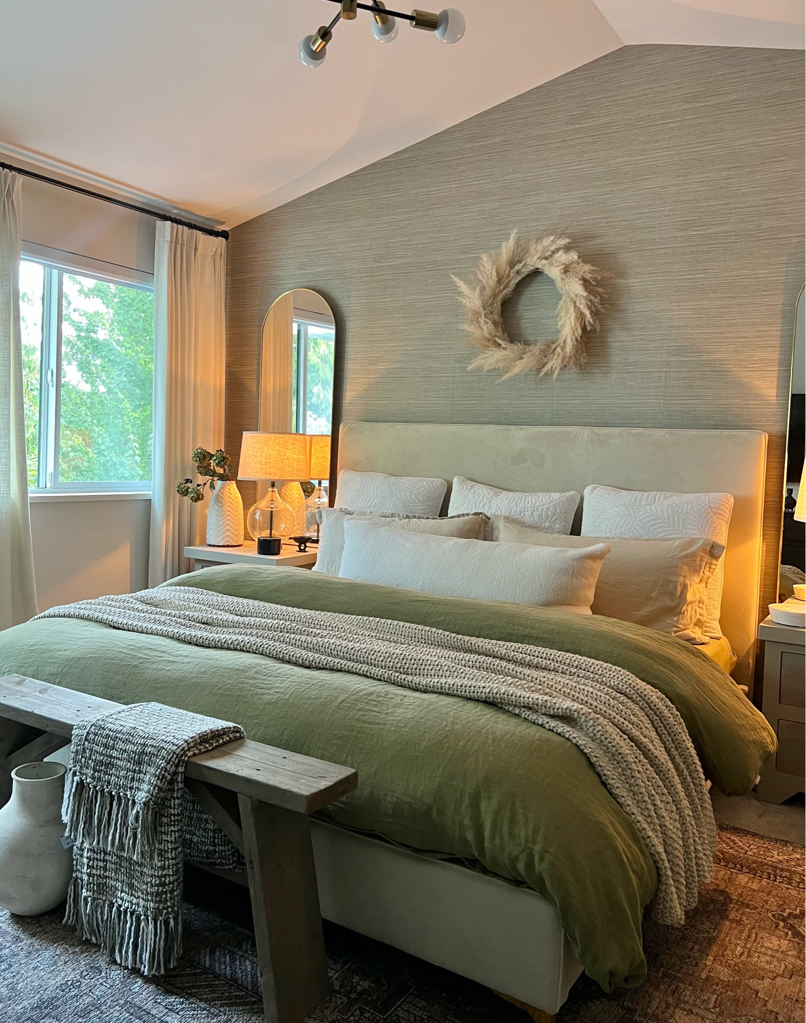 Extra cozy bedroom tips: double duvet insert for extra fluffiness. An oversized comfy knit throw to cover the whole bed. Amber lightbulbs for a warm glow.. 
fall bedroom inspiration 