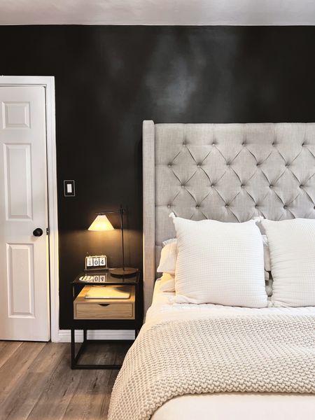 Bedroom Nightstand 🖤 

#bedroomdecor #nightstand #bedding #target #targetfinds #nightlamp #tablelamp #modernhome #modernbedroom #bed #bedframe #pillow #throwpillows #calendar 