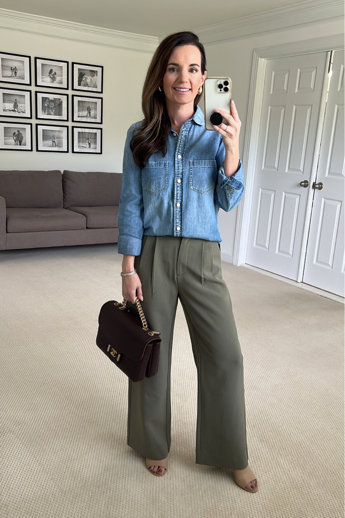 This high-rise wide leg pants are so good. I’m 5’3 for reference. 25short in the pants. They come in 20 colors. 
 
#abercrombie #greenpants #wideleg #sweater #fall #olivegreen #highrise #ltk #chanel #denim #chambray #sale 



#LTKSale #LTKfindsunder100 #LTKstyletip