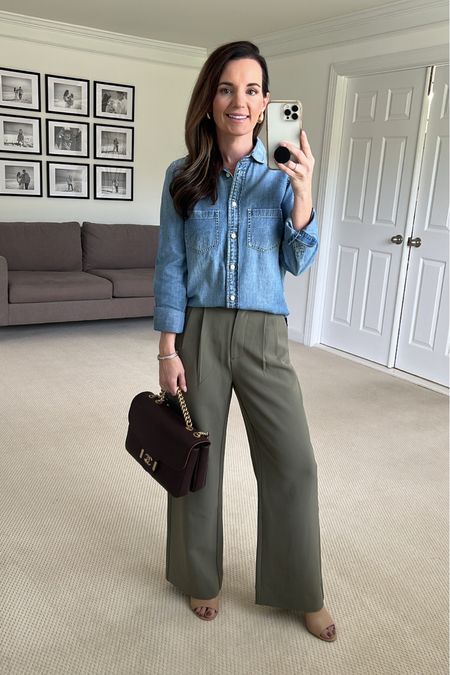 This high-rise wide leg pants are so good. I’m 5’3 for reference. 25short in the pants. They come in 20 colors. 
 
#abercrombie #greenpants #wideleg #sweater #fall #olivegreen #highrise #ltk #chanel #denim #chambray #sale 



#LTKSale #LTKfindsunder100 #LTKstyletip