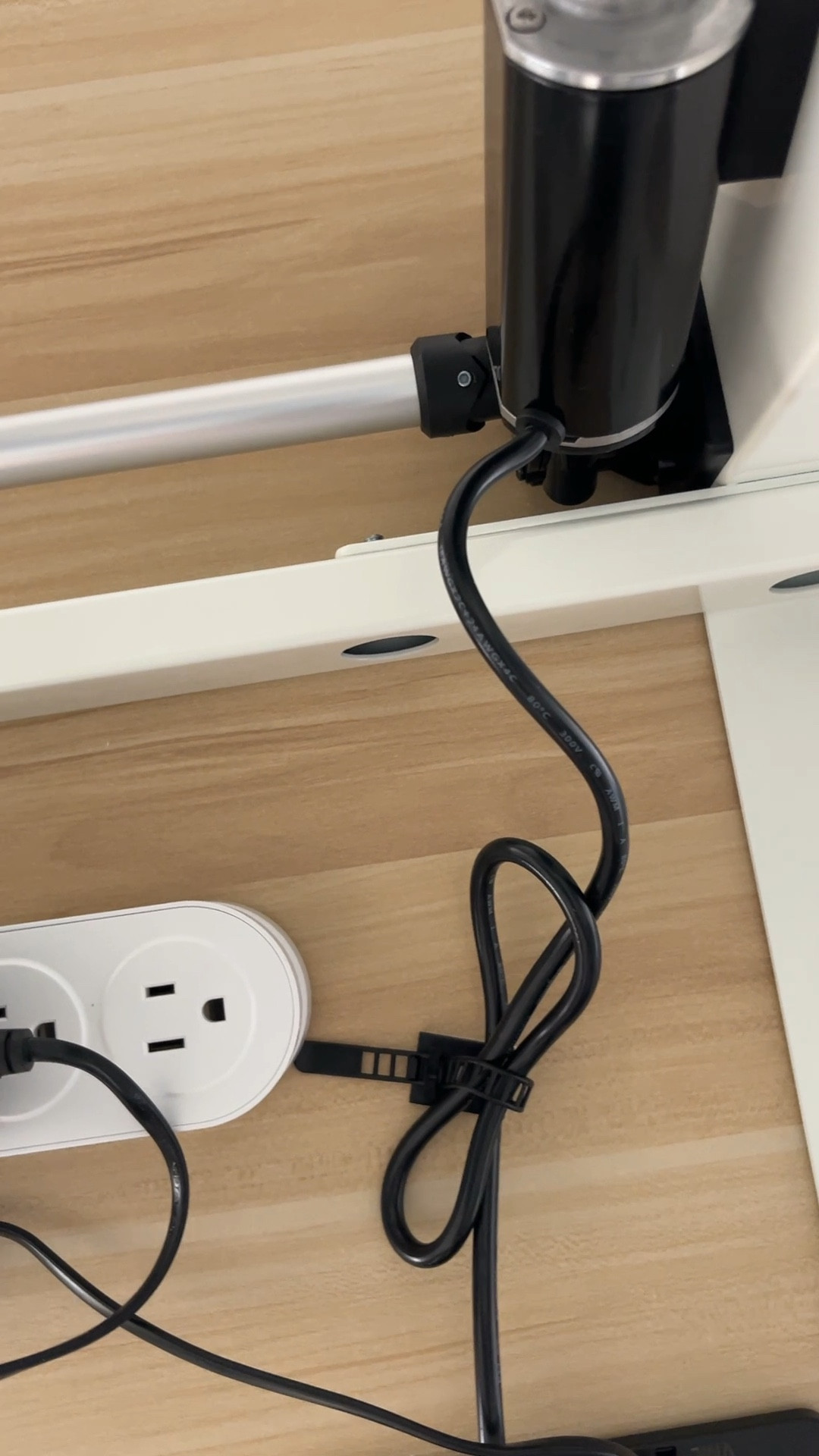 Affordable cord management for your dream home officee

#LTKHome #LTKFindsUnder50 #LTKVideo