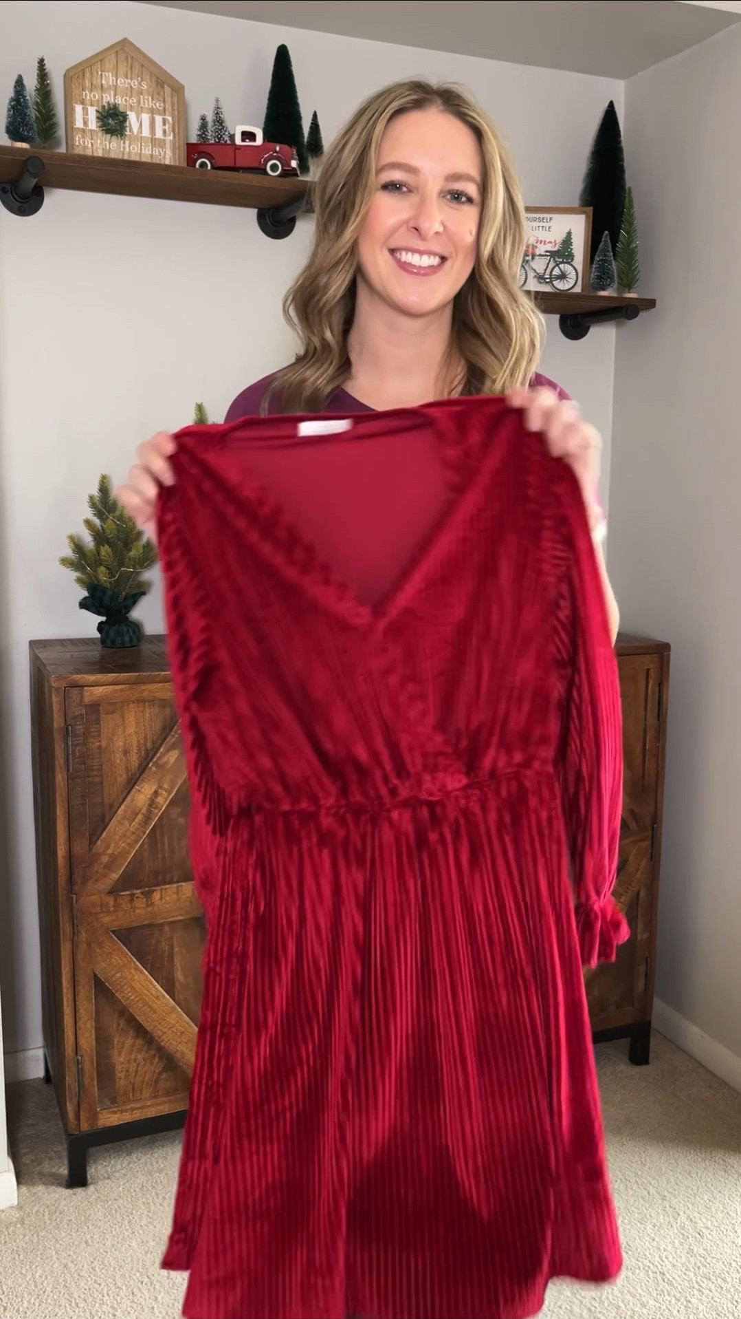 Christmas dress // Christmas outfit // holiday party // holiday party outfits // winter dress // winter fashion // holiday dress // holiday 
