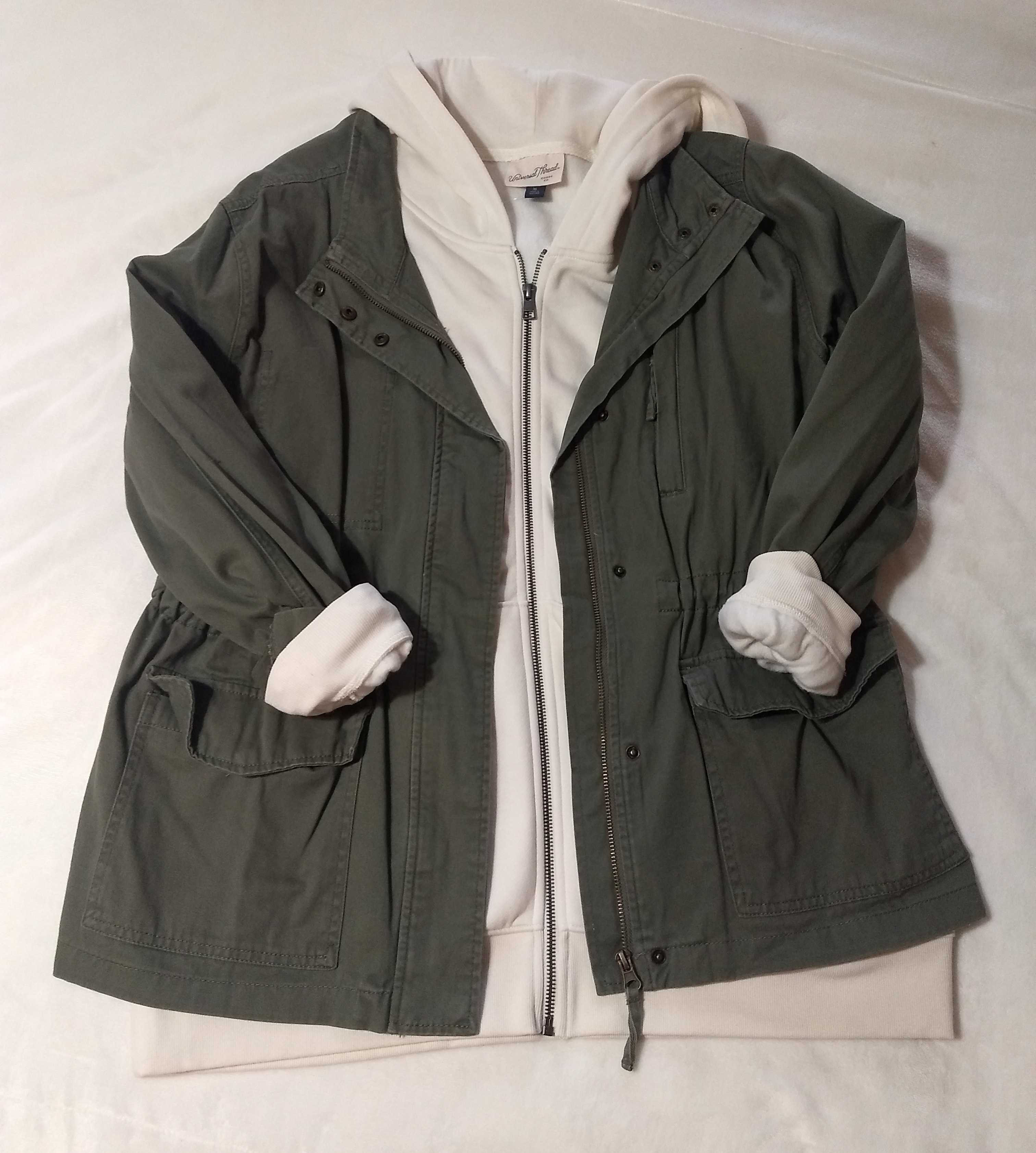 I was never a big fan of sweatshirts, but I do love this simple look.

#LTKOver40 #LTKFindsUnder50 #LTKFindsUnder100