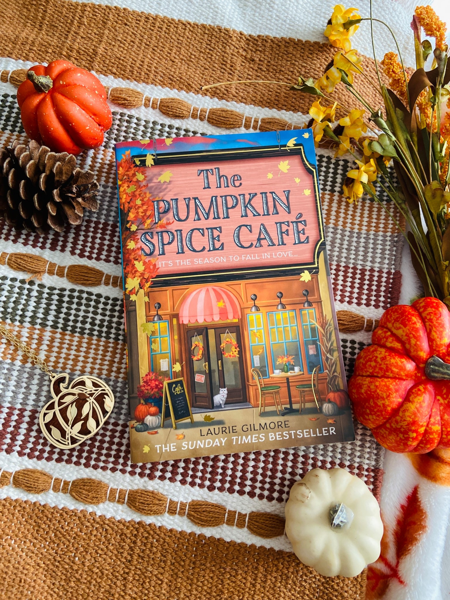 🍁 ☕️ 📕 

#LTKCyberWeek #LTKHoliday #LTKGiftGuide