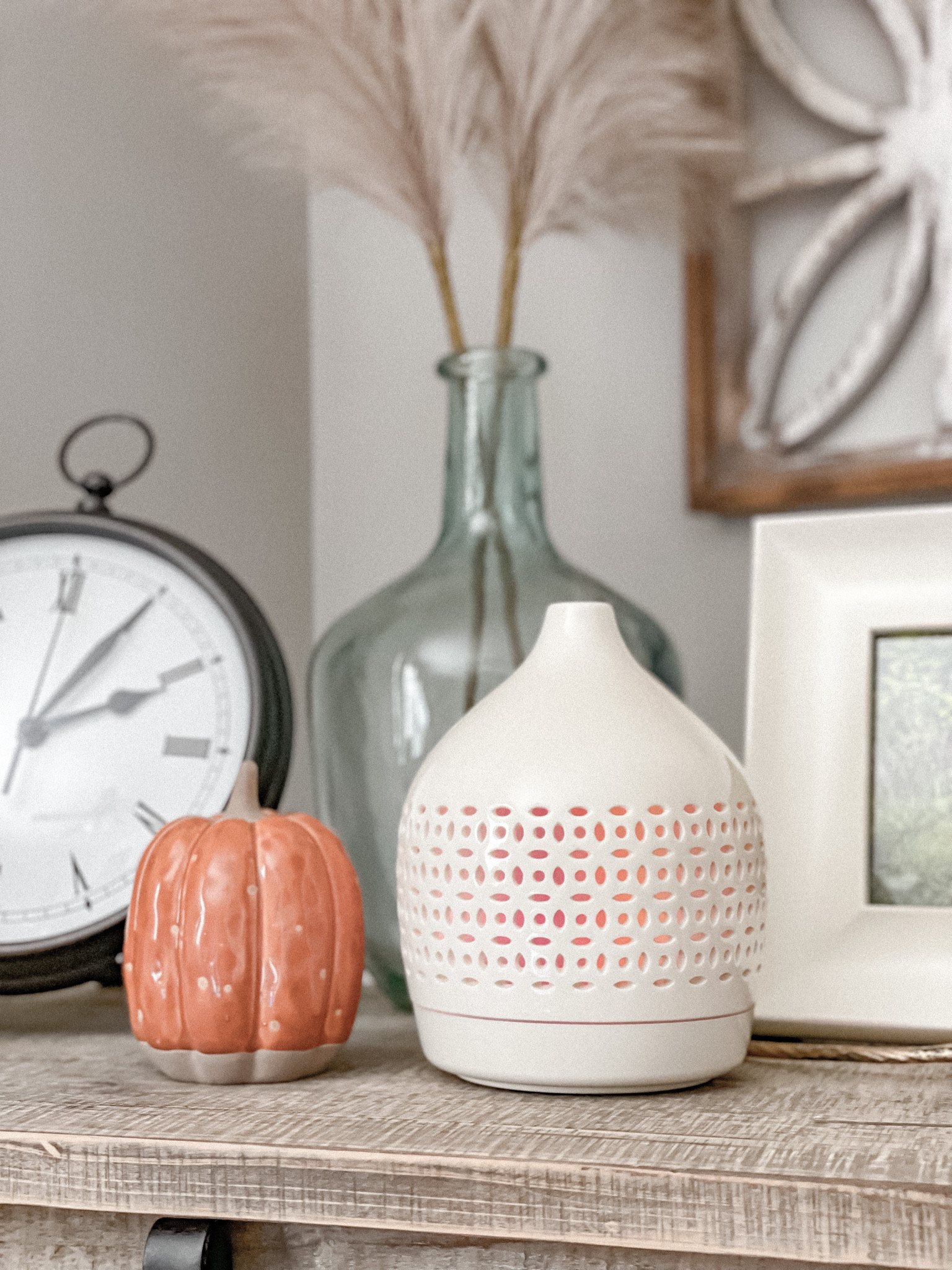 I got a new diffuser and I love it 🩶

#simplehome #naturalhome #diffuser #essentialoils #fallessentialoils