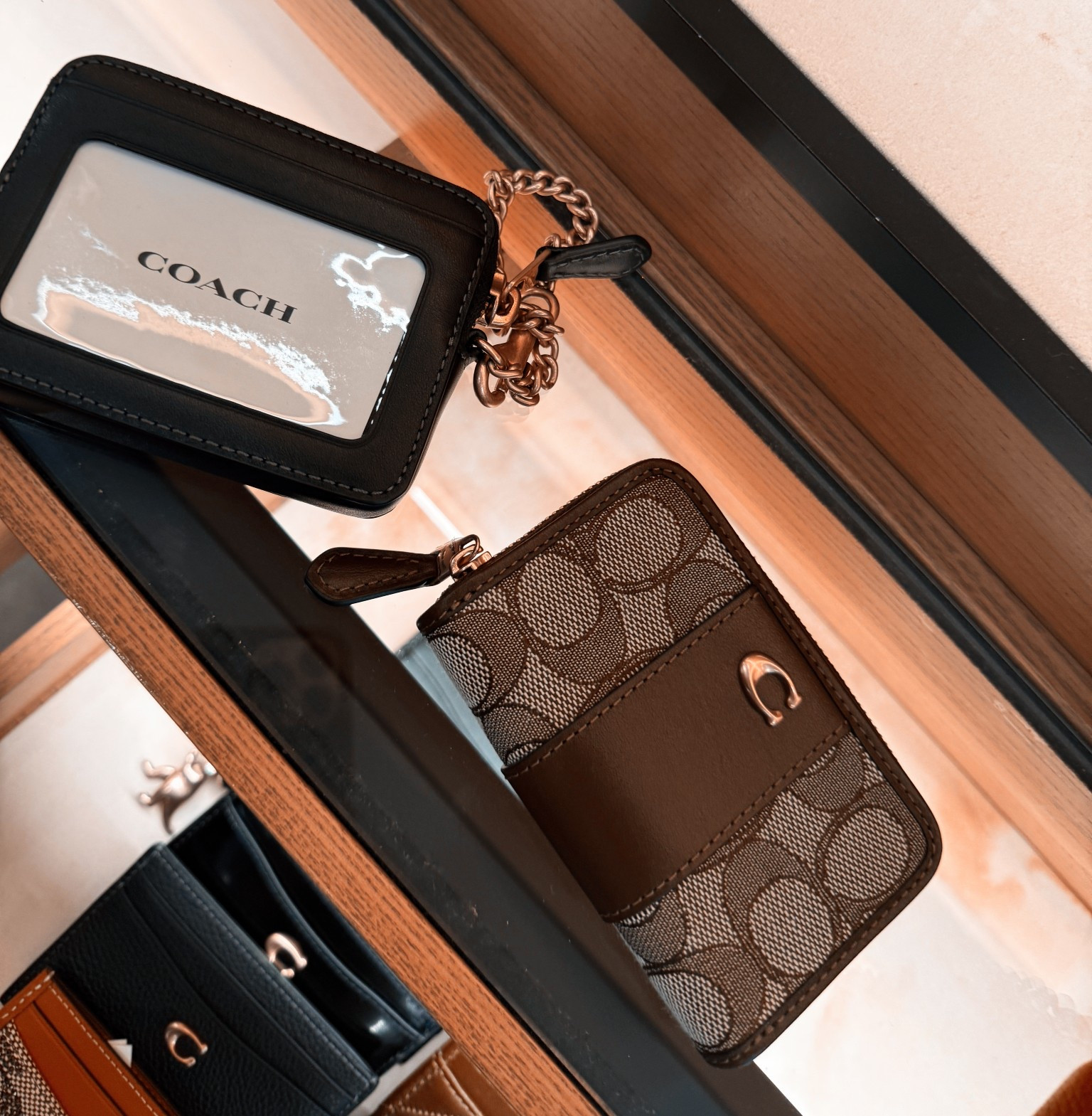 the perfect wallet to add to your christmas list!