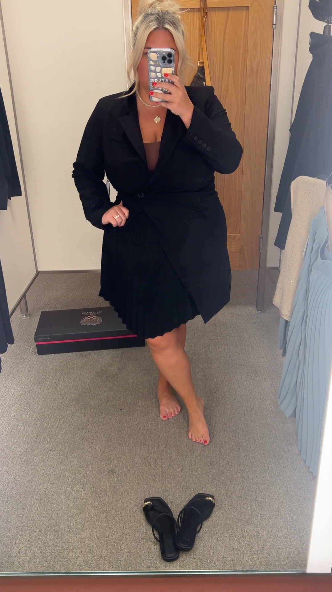 LOVING this pleated blazer dress. It’s a size XL but I ordered the xxl. This is perfect for work all year round! 


#LTKSummerSales #LTKSaleAlert #LTKxNSale