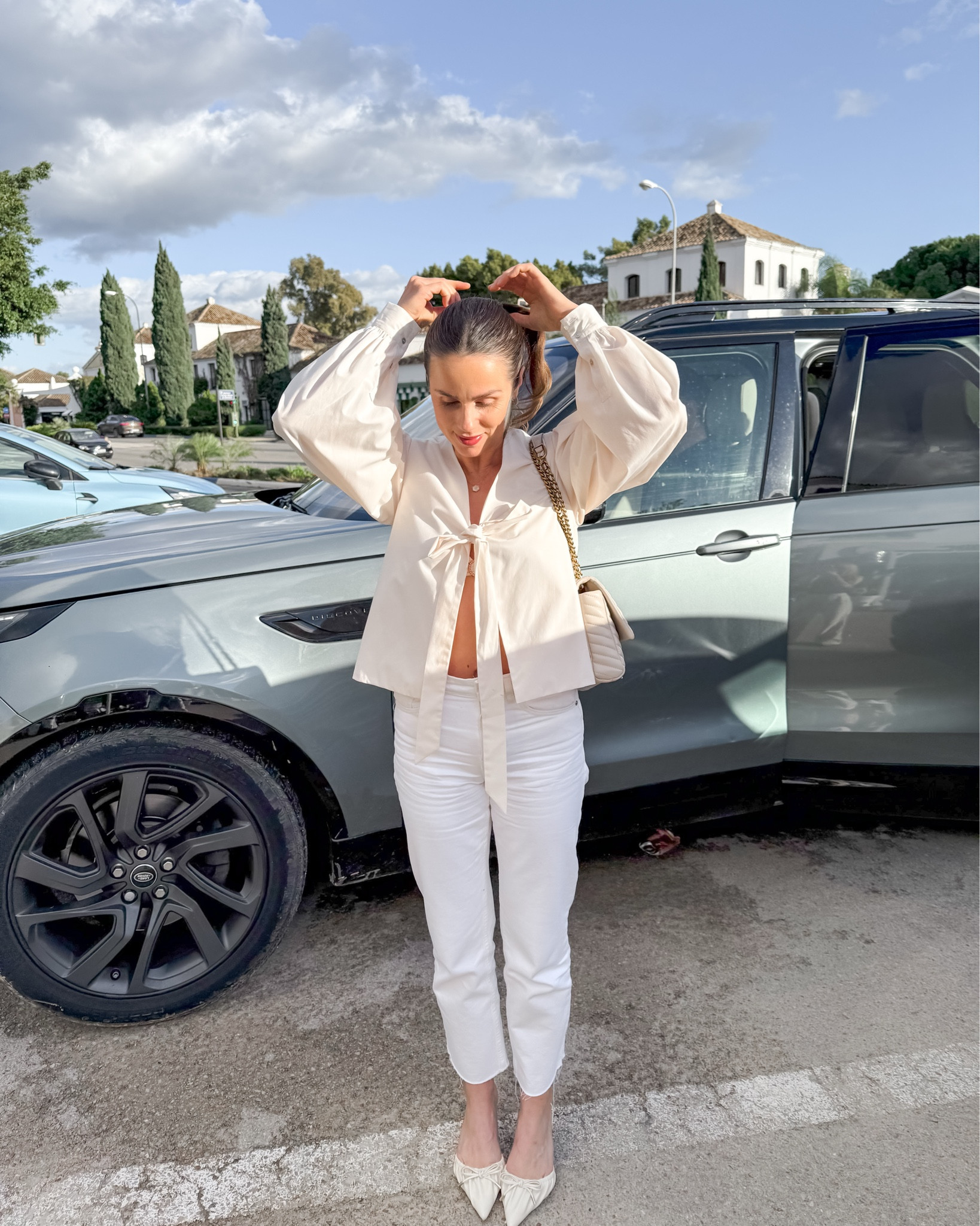 Smart causal chic all nude outfit with white cropped Mango jeans, cream blouse, cream quilted bag & kitten mules. 🤍 

#LTKeurope #LTKuk