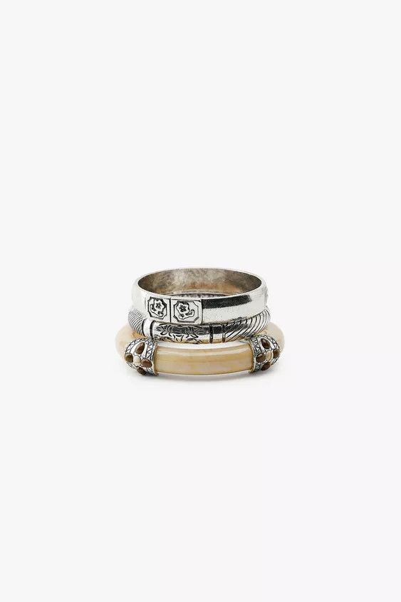 Pack of three bracelets:- Two engraved metal bangles in different sizes.- Resin bangle with metal... | Zara UK