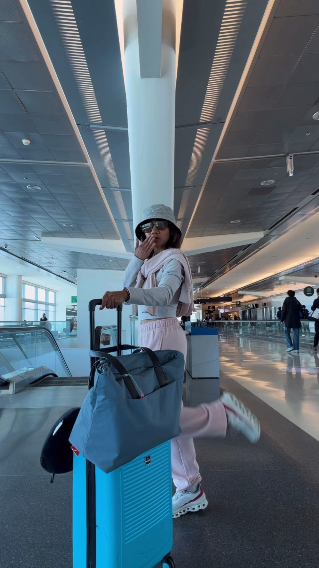 My comfy travel look ✈️💺💕


#LTKTravel #LTKSaleAlert #LTKgrwm