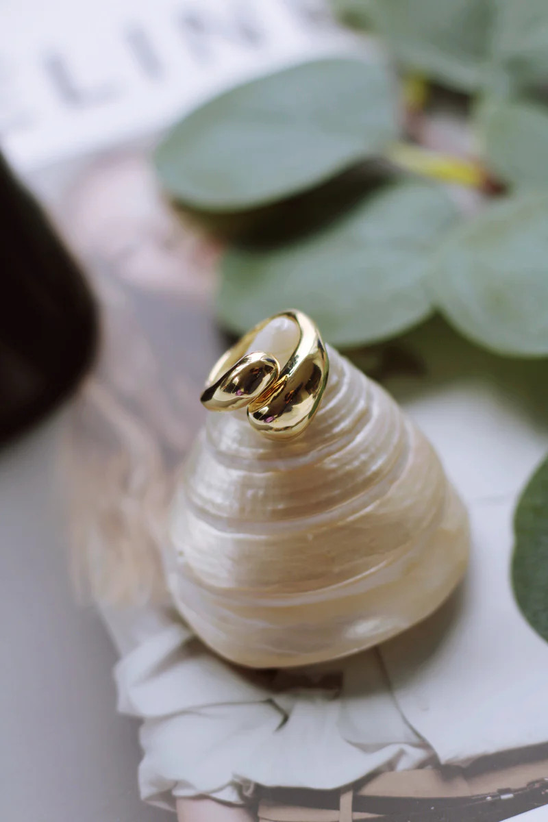 TEARDROP RING IN GOLD (WATERPROOF & 18K GOLD PLATED) | raëliv