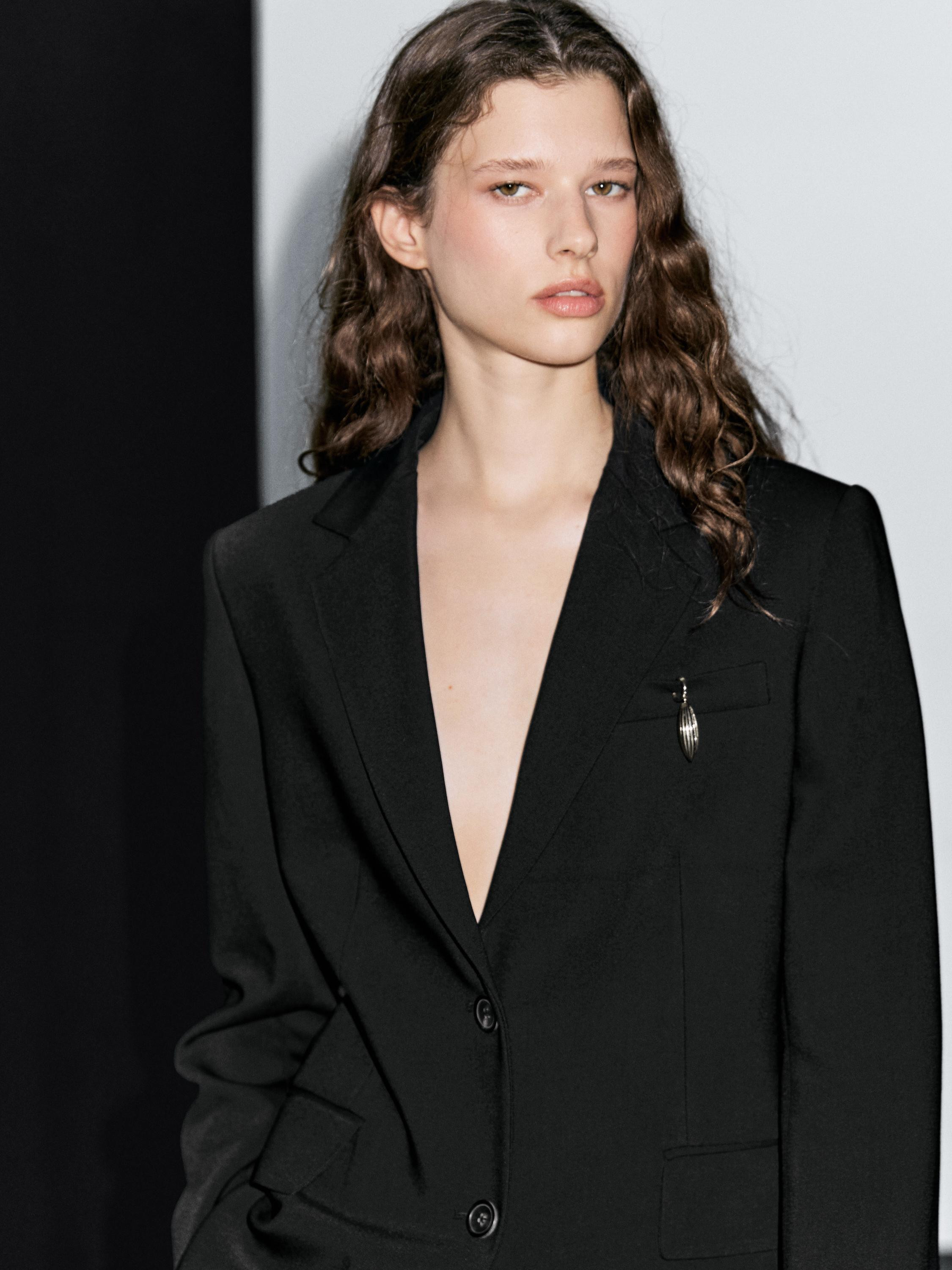 Two-button crepe blazer | Massimo Dutti UK