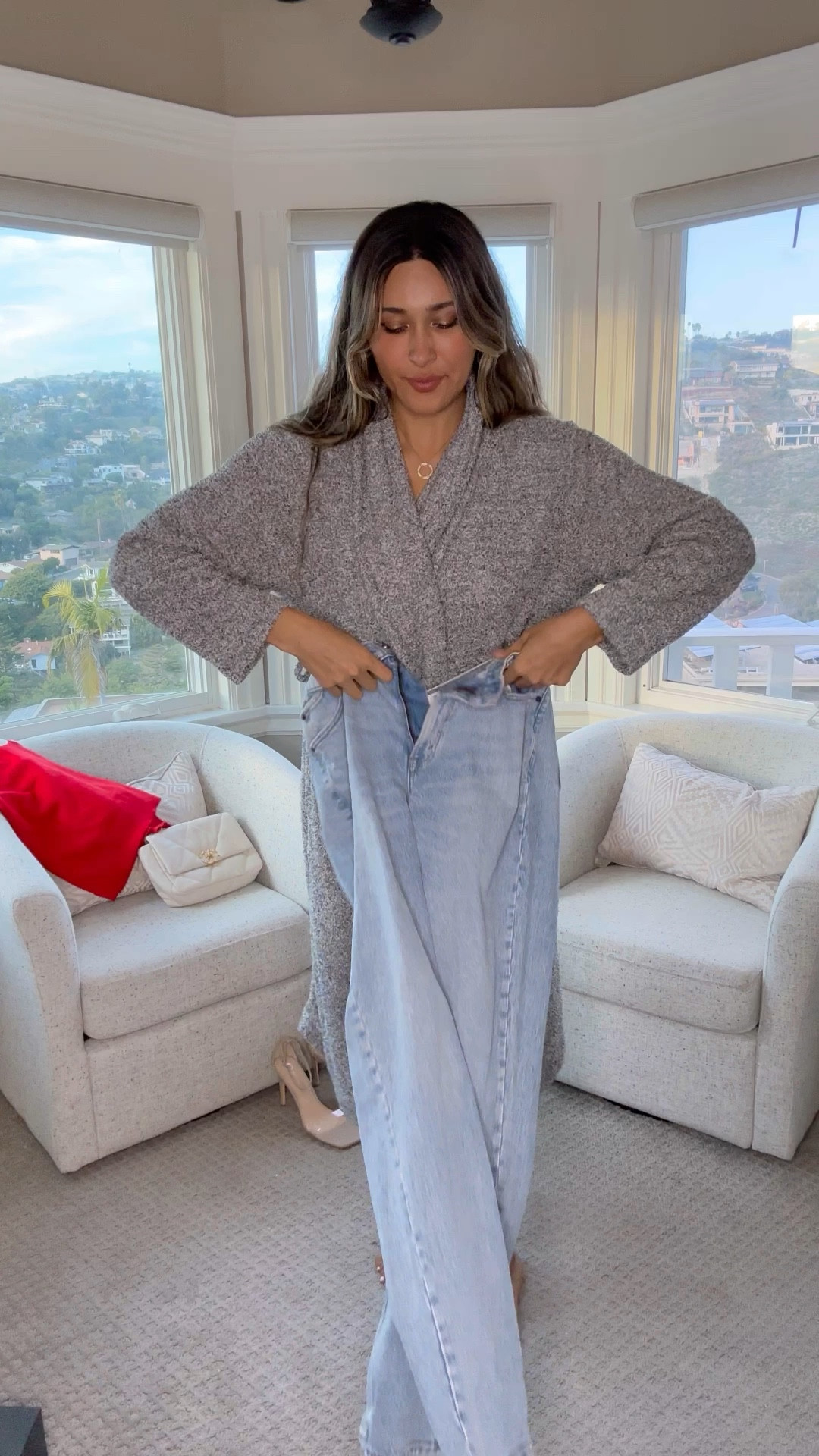 Sweater : S
Pants: 8