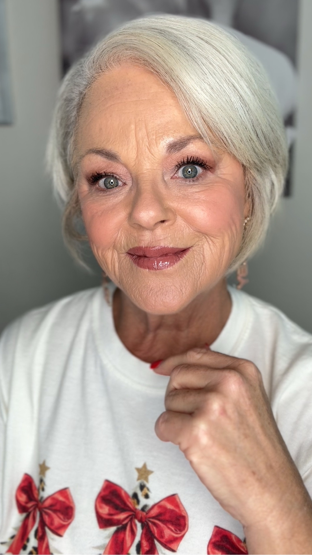 12 Days of Christmas Glam – Day 6! Today’s look was all about easy, effortless glam. The Laura Mercier Shadow Sticks blended like a dream on my mature eyelids—quick, smooth, and so pretty. The Maybelline blush added the perfect festive pop (just remember… a little goes a long way!). And the lipstick + lip plumper combo tied everything together beautifully. Feeling festive, polished, and loving this Day 6 look! 🎄💄✨


#LTKOver40 #LTKBeauty #LTKHoliday