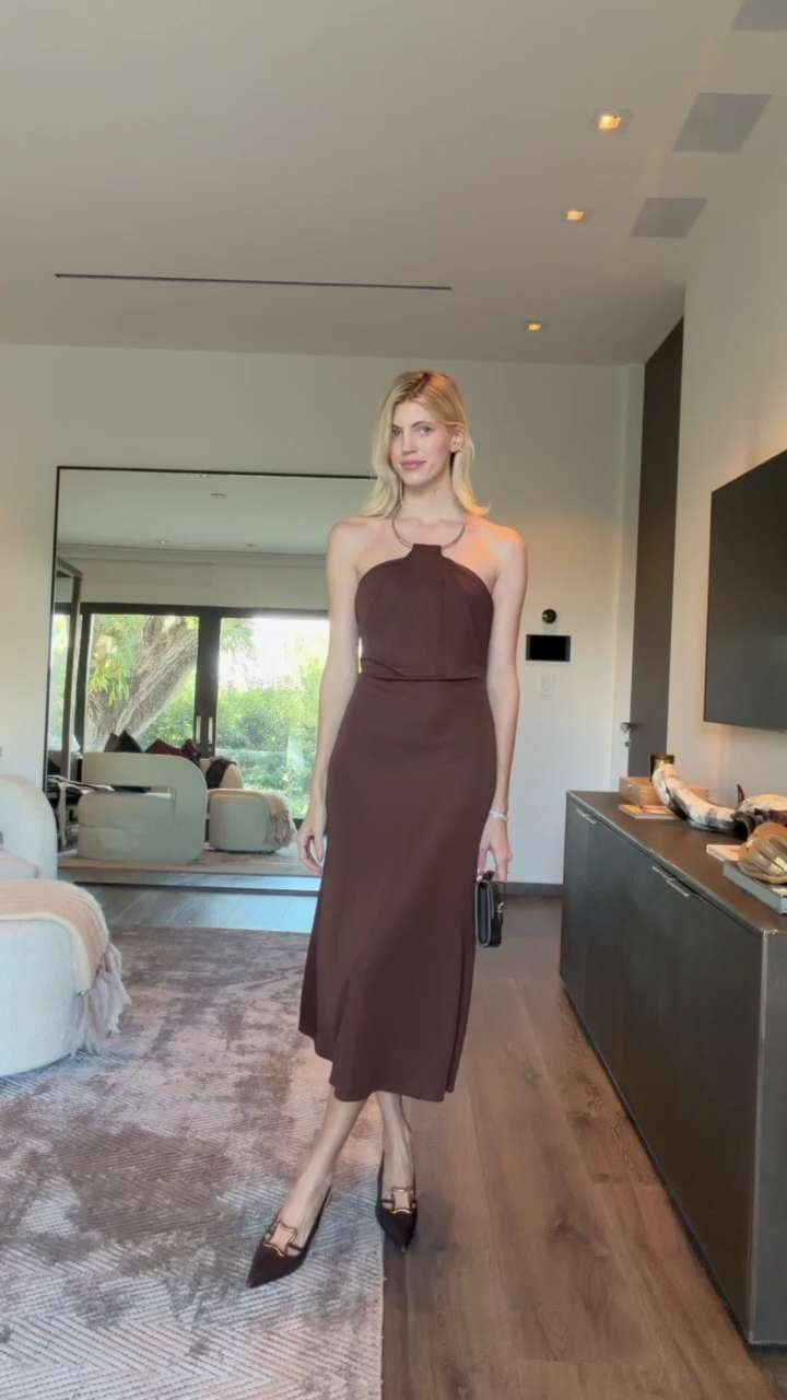 Next up we have this chocolate brown dress! 🤎 I wish the top fit me better, but as someone who is 5'11, it does not sit on me right. 

 #LTKHoliday #LTKStyleTip #LTKItBag