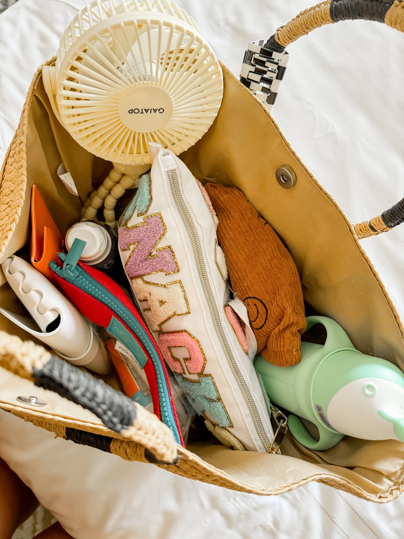 Pool day essentials for the kiddos in my beach bag.

Easy snacks from Skout for big kids and Amara for toddler. Plus lots of fruit and water for all. 
Code for Skout: mamaguide20

Summer 
Memorial weekend 
Kids essentials 
Snacks
Summer time 
Mom tips 

#LTKFamily #LTKBaby #LTKTravel