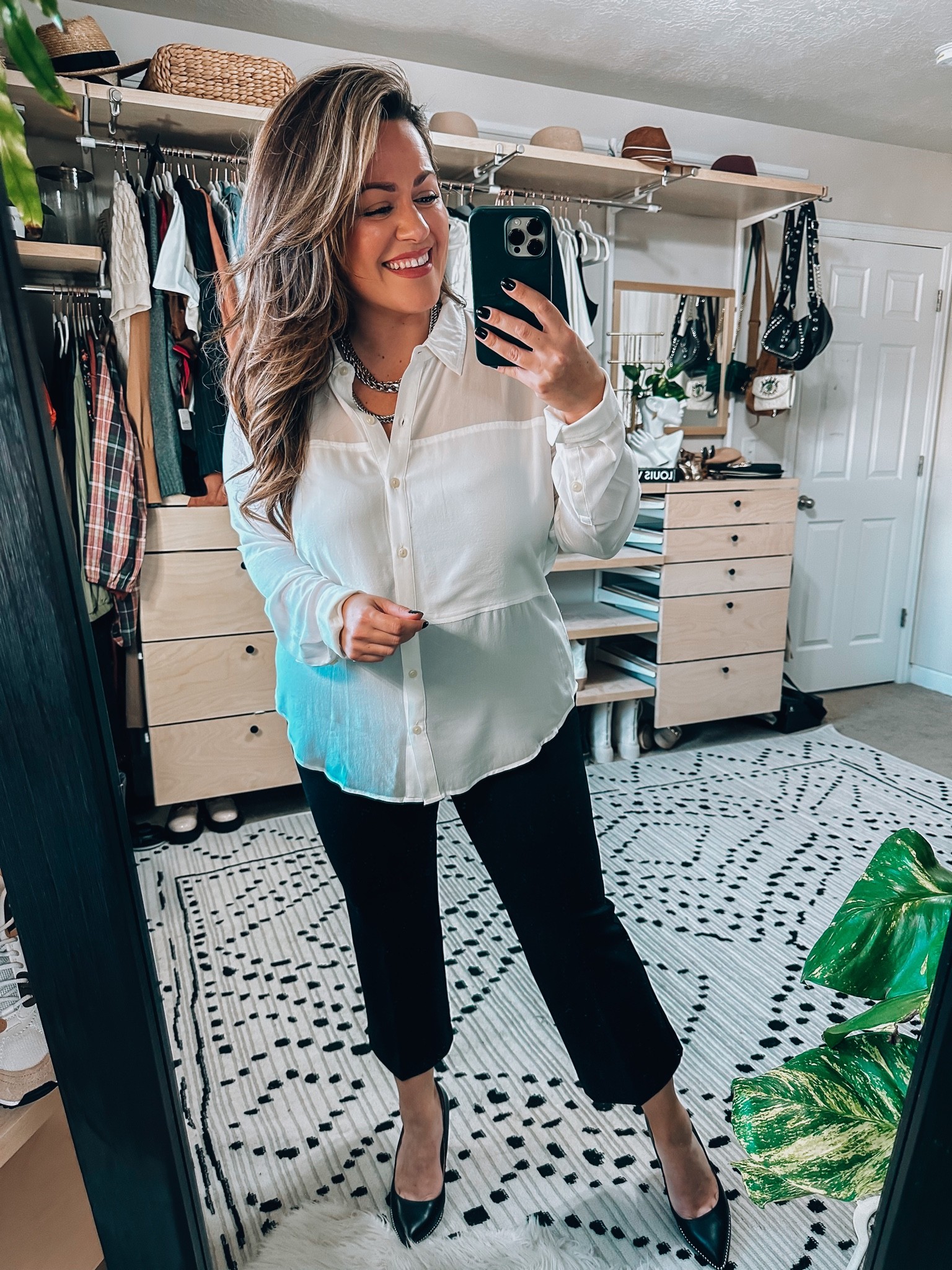 Midsize workwear outfit- size 14 style 
Code TARYNTRULYXSPANX saves you money.
Blouse xl
Cropped flare smoothing pants - xl petite 
I am 5’6” for reference 

#LTKSeasonal #LTKcurves #LTKworkwear