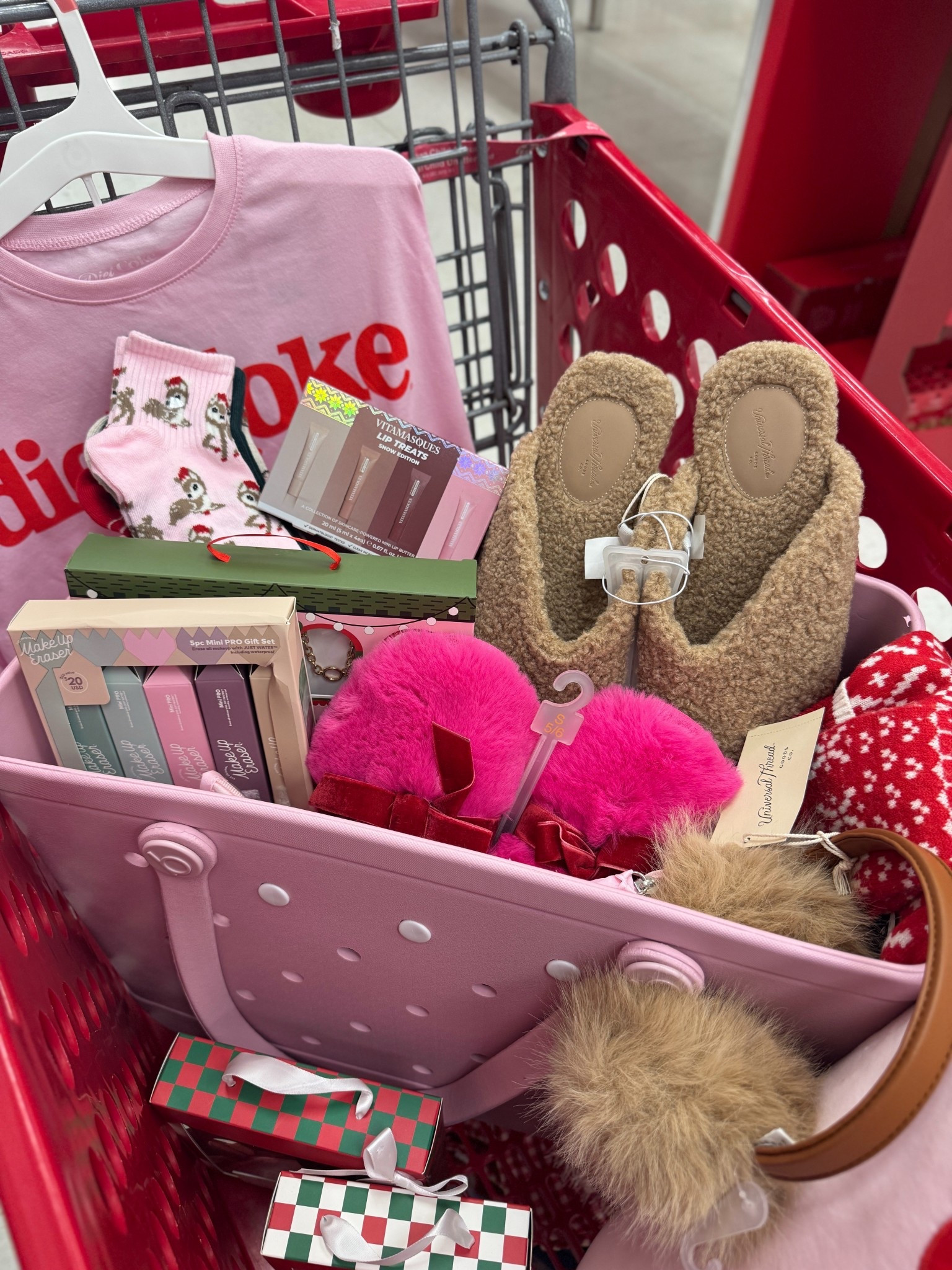 target gift ideas for her! 

pinkmas, slippers, makeup erasers, stocking stuffers, earmuffs, fuzzy socks galentines day

#LTKHoliday #LTKdayinmylife #LTKGiftGuide