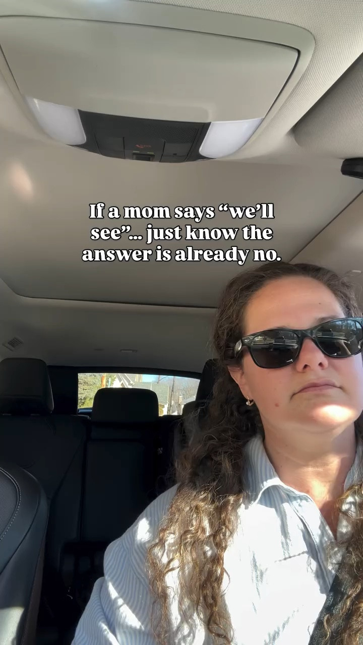 We are definitely not about to see anything. Moms know. 🤭😂🤣