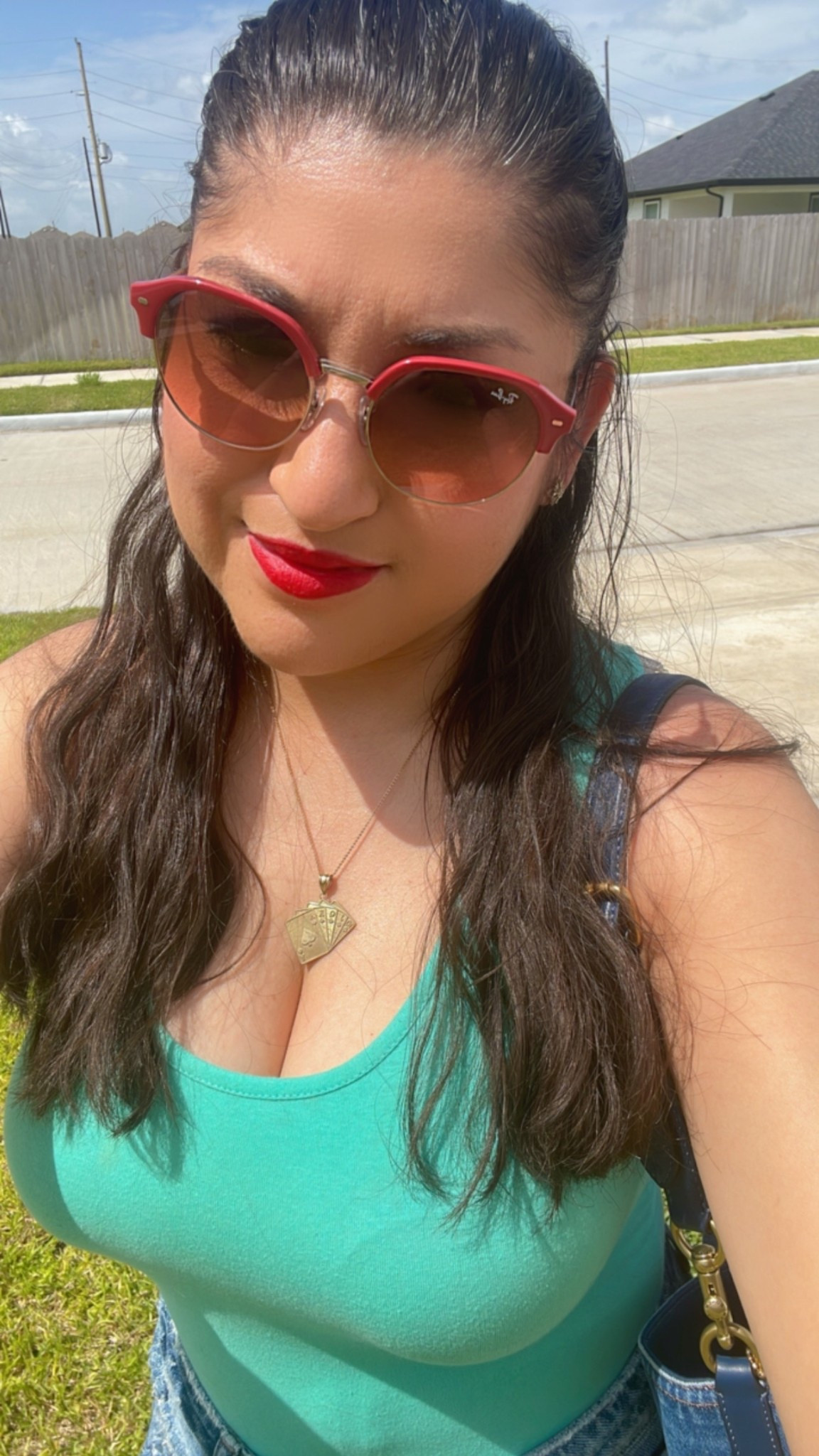☀️ Sun’s out, red lip on 💄 + my go-to bag for errands this week 👛
Tank: comfy + flattering ✅
Sunglasses: bold + fun ✅
Linked it all for you on my LTK — scroll down for this exact lip + more everyday staples!

#LTKsummer #LTKunder50 #LTKBeauty #LTKStyle #MomStyle #OOTD

#LTKSeasonal #LTKBeauty #LTKStyleTip