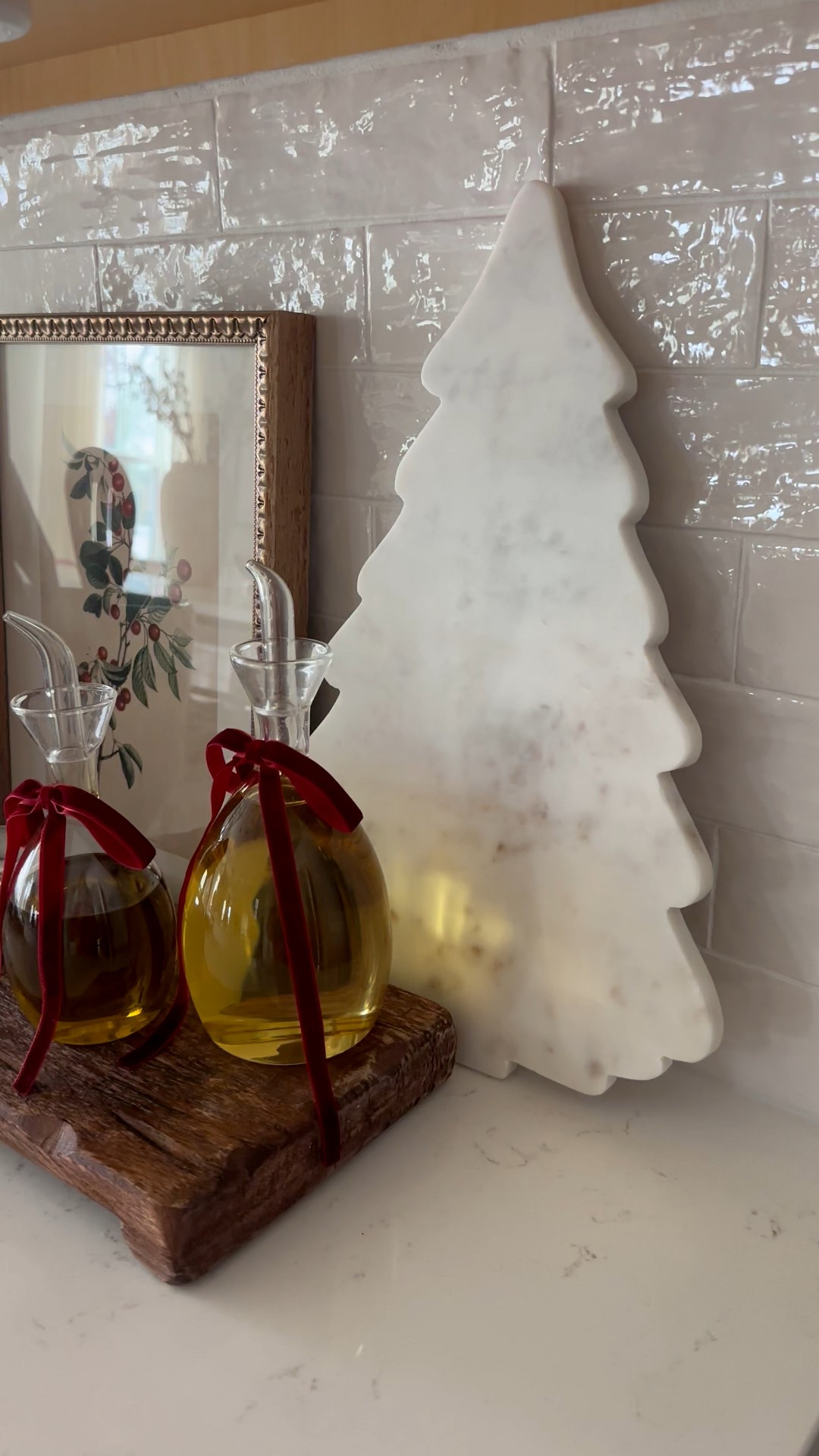 Marble Christmas tree board is currently on sale! Also comes in a snow flake swing as well. 
#kitchendecor #holidaydecor #homedecor #marblecheeseboard #marbletreeboard


#LTKSeasonal #LTKHome #LTKHoliday