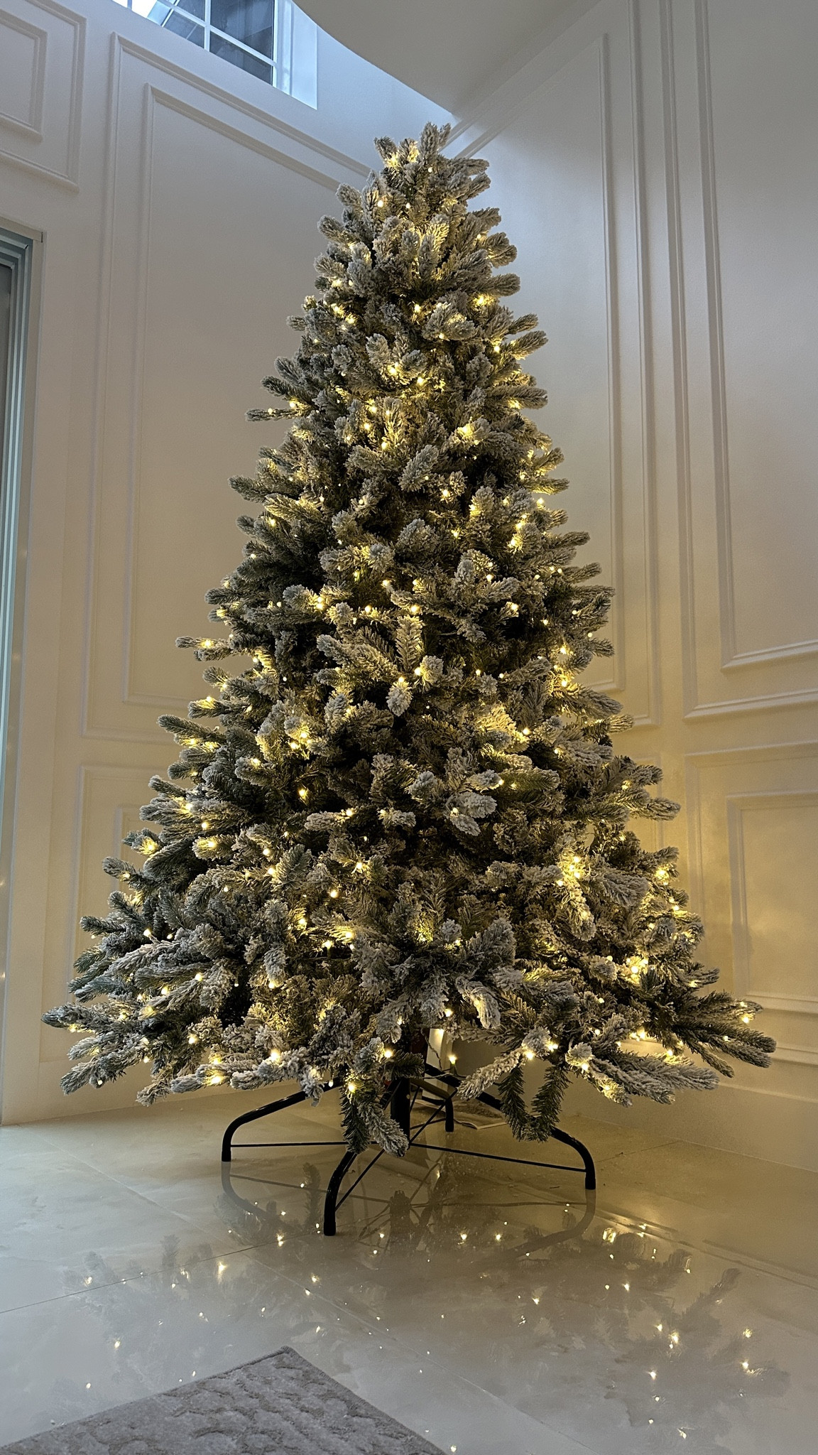 Best artificial 8 ft Christmas tree (still haven’t opened all the branches, needs more work but I’m obsessed) 

#LTKHoliday #LTKSeasonal