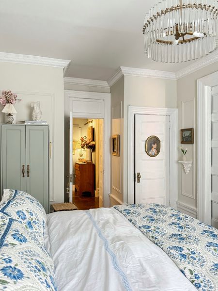 Bedding-quilt, duvet cover, sheet set, wall shelf, chandelier 

#LTKHome