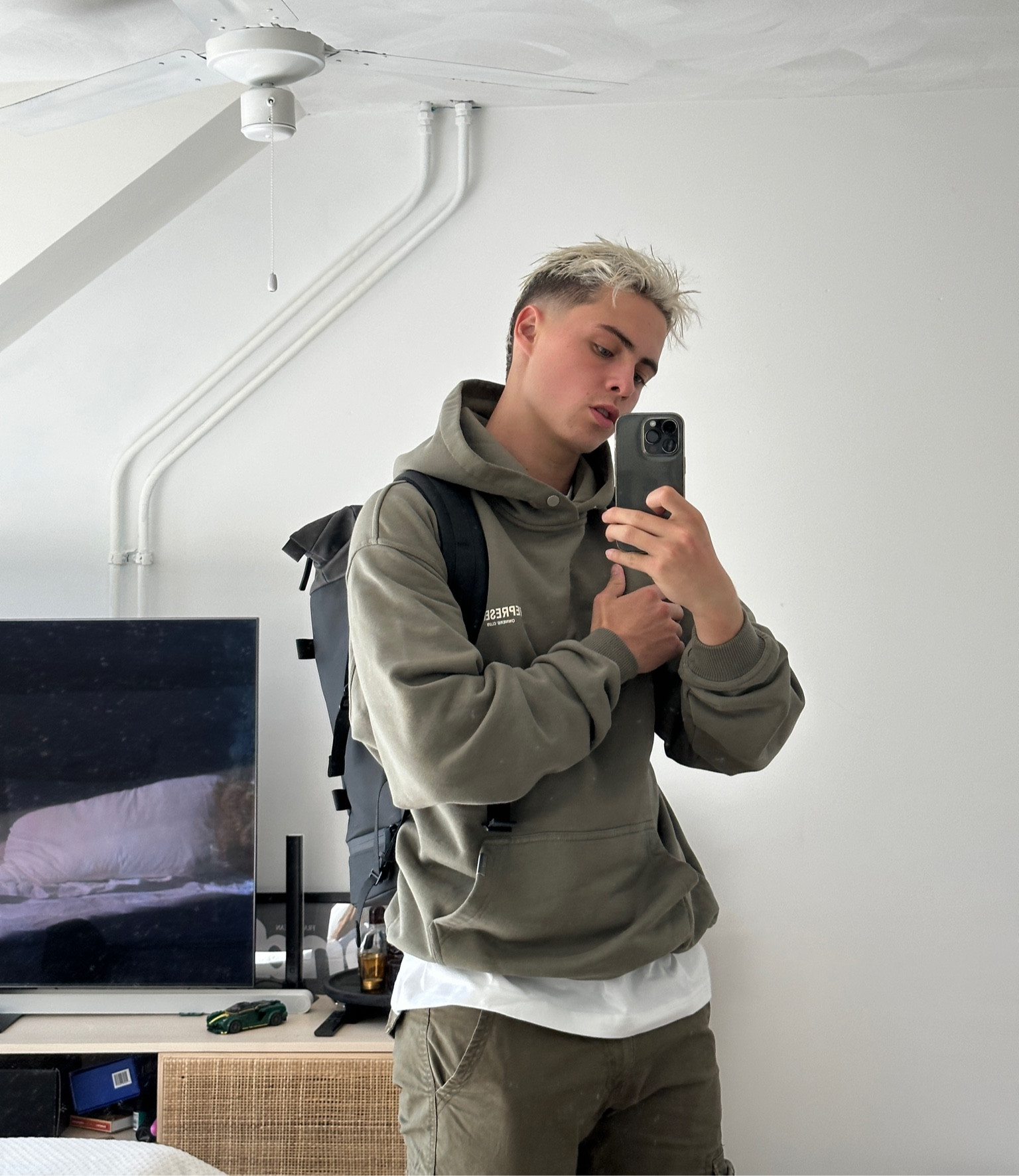 Quick Fitcheck before going to school. Always like to wear hoodies with showable tees underneath😮‍💨 

#LTKSeasonal #LTKstyletip #LTKmens