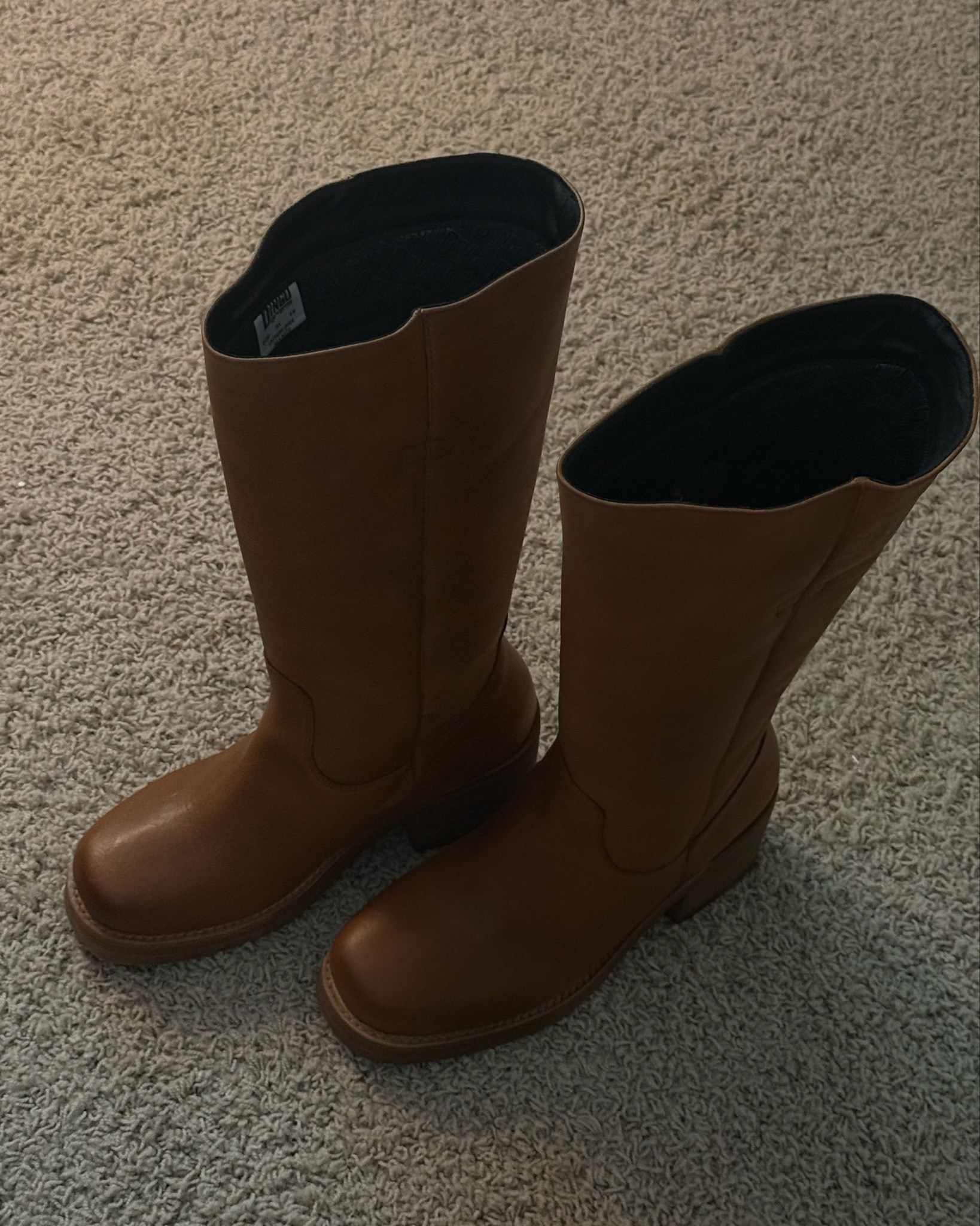 Fall fashion. Fall boots. Tan boots. Knee high boots. Fall. Autumn. Gilmore girls. Pumpkin spice. Autumn aesthetic. Must have boots 