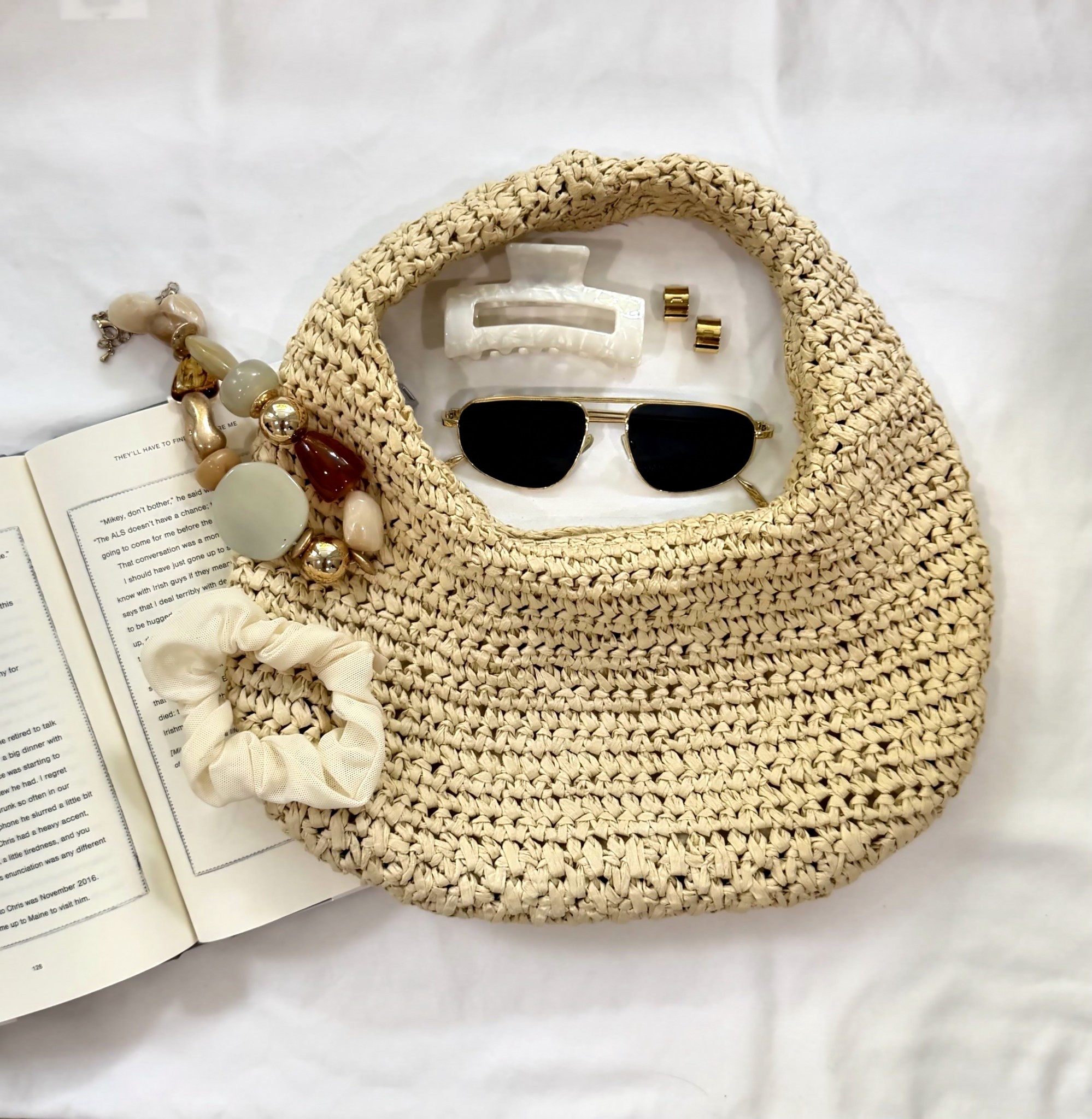 What’s in my bag 🤍✨


Accessories, everyday essentials, everyday bag, daily makeup, everyday favorites 

#LTKspringtrends #LTKTravel #LTKspring