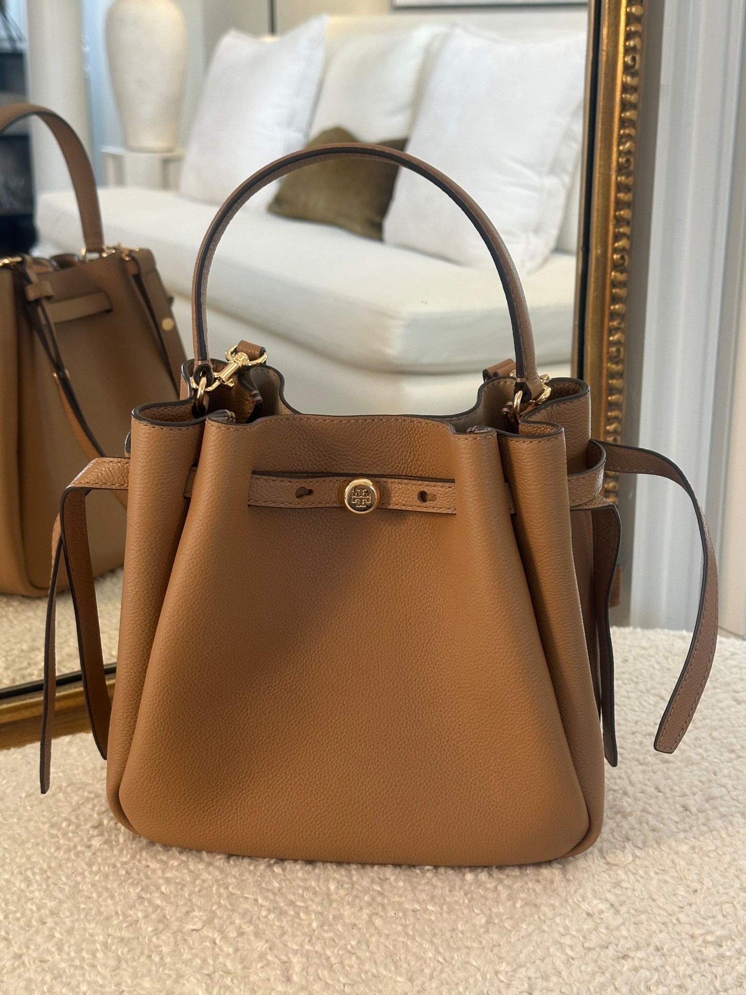 The most gorgeous versatile bag. Soft supple leather, an adjustable shoulder strap, and gorgeous little details. 