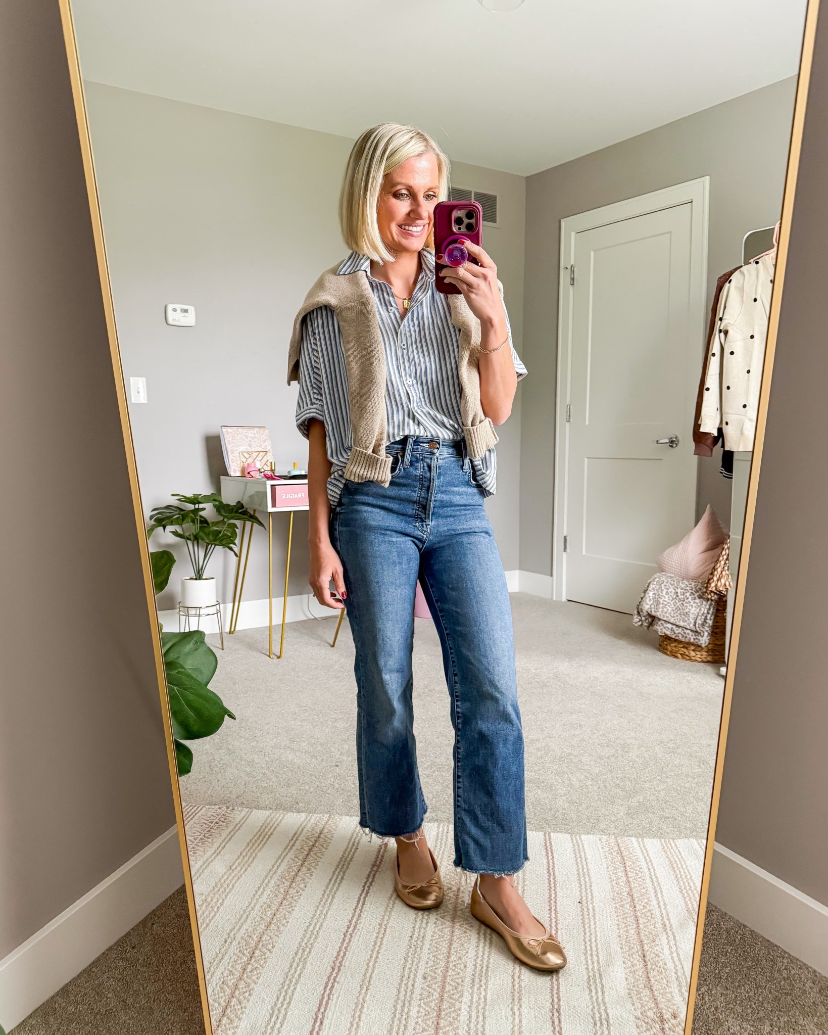 What I wore this weekend! 
Shirt- xs
Cardigan- xs
Jeans- thrifted, linked same style and brand 

#LTKStyleTip #LTKPetite