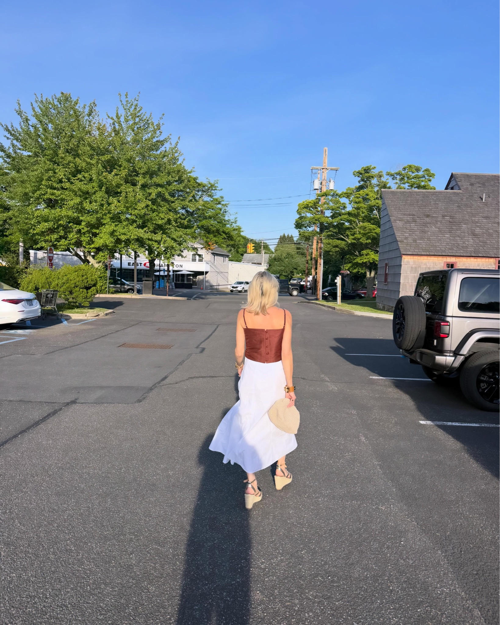 Summer Fridays.
East Hampton lately.

Finding my way back into the season one small ritual at a time—a fitting, a walk through town, dinner at Serafina, and a beautiful stretch of evening light that made me slow down and appreciate where I was.

The days feel a little longer here. 🤍

#secretsnstyle