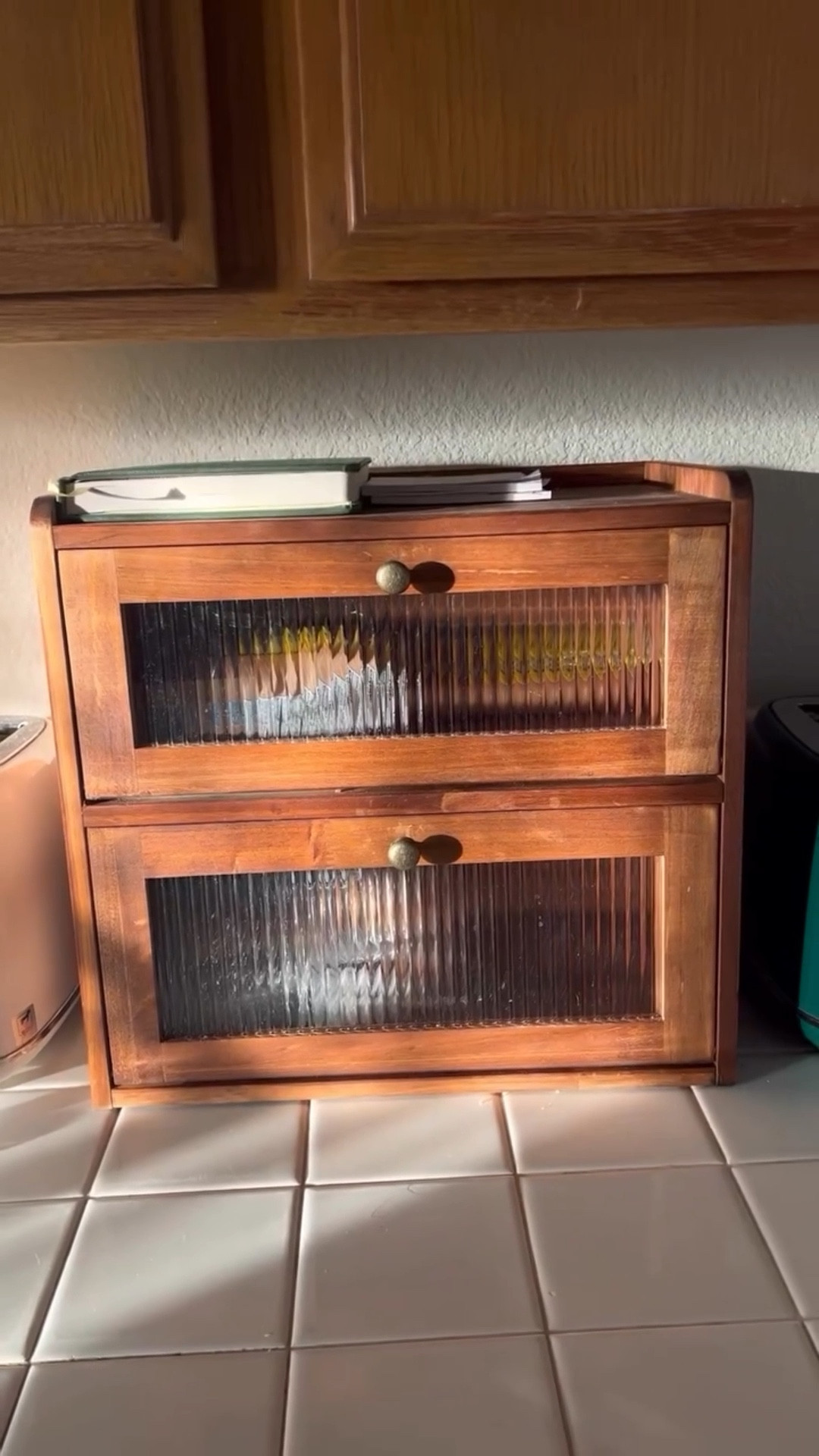 Comment BREADBOX and I’ll send you the link to the prettiest bread box I’ve ever seen. It’s perfect for my gluten-free bread on top and my husband’s bread on the bottom. It’s a beautiful walnut color with ribbed glass detailing. It adds that vintage touch I love. ✨

⬇ https://liketk.it/5LIuZ