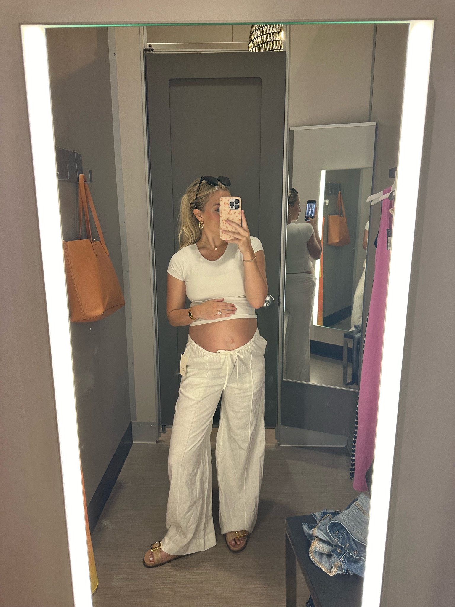 Linen pants + monochromatic look! Must have for summer 

#LTKBump #LTKSummerSales #LTKBaby