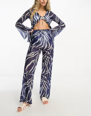 4th & Reckless beach set in navy zebra print | ASOS (Global)