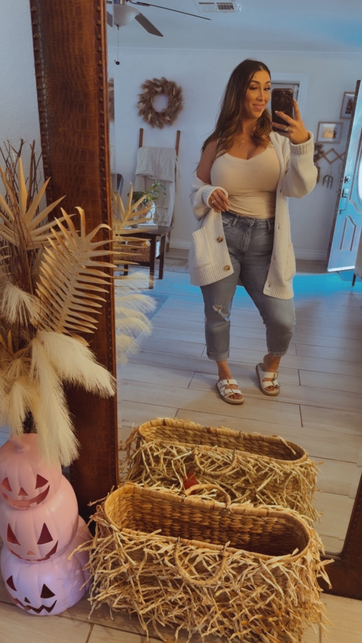 I’m ready for the fall weather to go along with my fav season. #momootd #ootd #falloutfit #momootd #momfashion #midsizefashion 

#LTKMidsize #LTKFindsUnder50 #LTKStyleTip