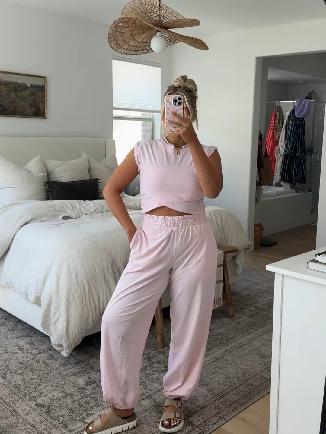 in a large !!

#LTKStyleTip #LTKSeasonal #LTKMidsize