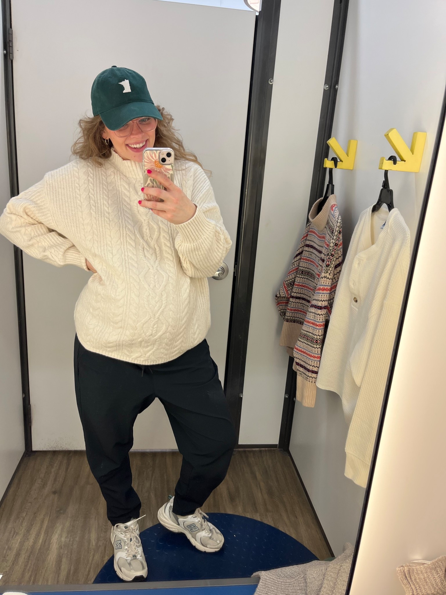 Love how cozy and festive this shirt felt for the holidays! Wearing an XL! 