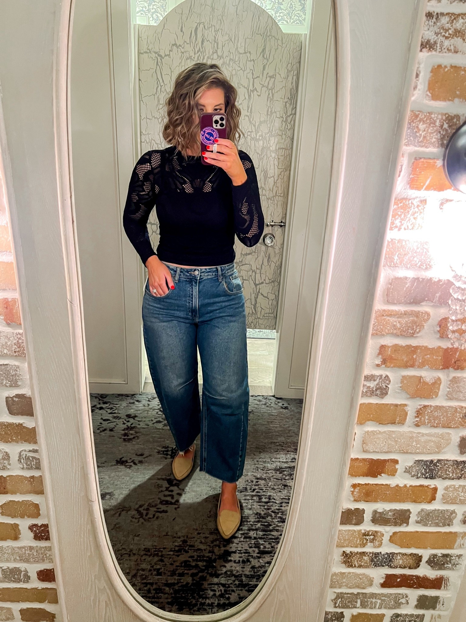 
I sized up in the top because it is very tight, everything else is TTS.

I am 5’9” 
Top: Large 
Undershirt: Medium 
Jeans: 29 
Shoes: 9

#outfit #datenightoutfit #holidayoutfit #LTKHoliday 

#LTKBeauty #LTKTall