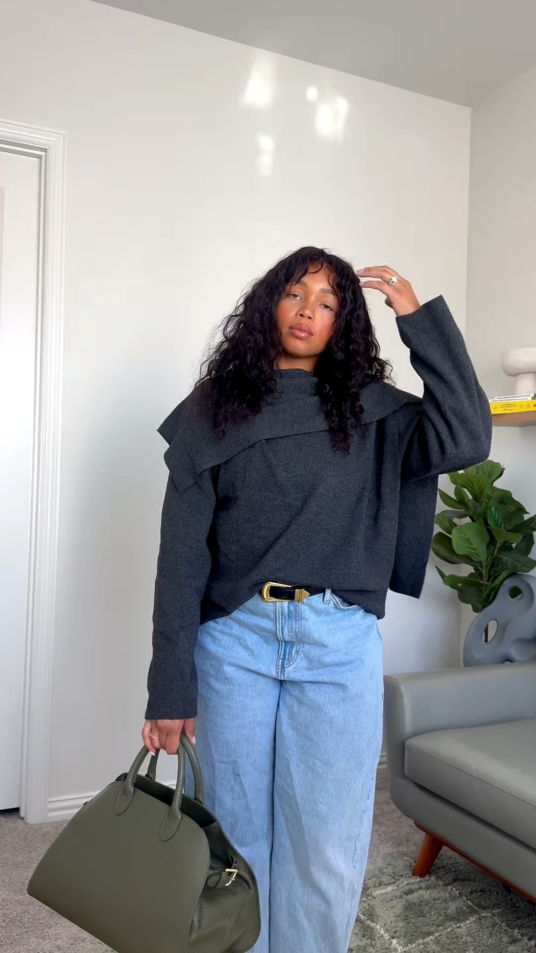 Fall fits outfit 2 
Sweater wearing a size : large 
Jeans :10 