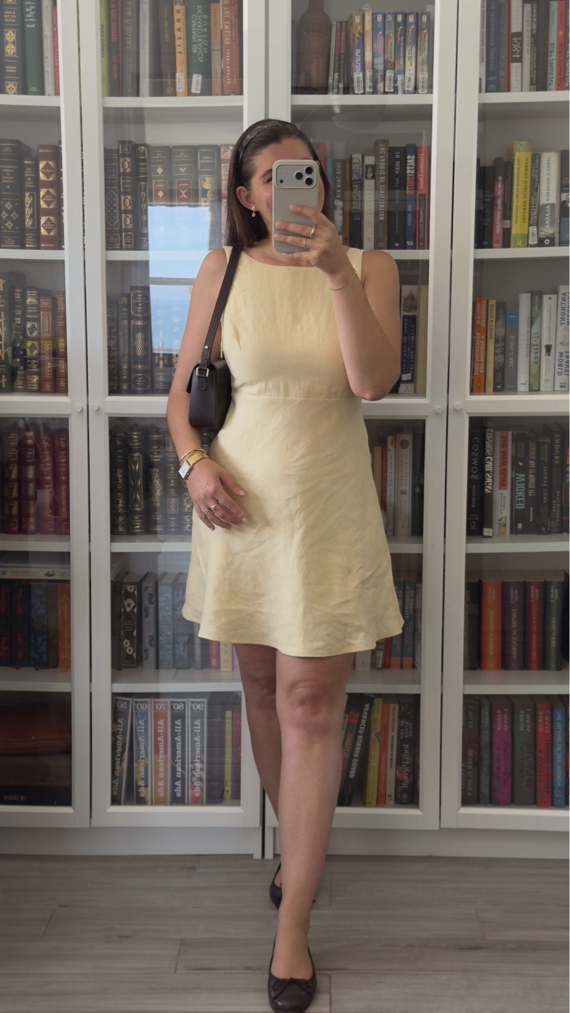 Look du Jour 💛

Outfit details:
Dress: @SEZANE wearing size 36 (US 4)
Purse: @ATELIERS AUGUSTE 
Flats: @Margaux 
Headband: @jcrew