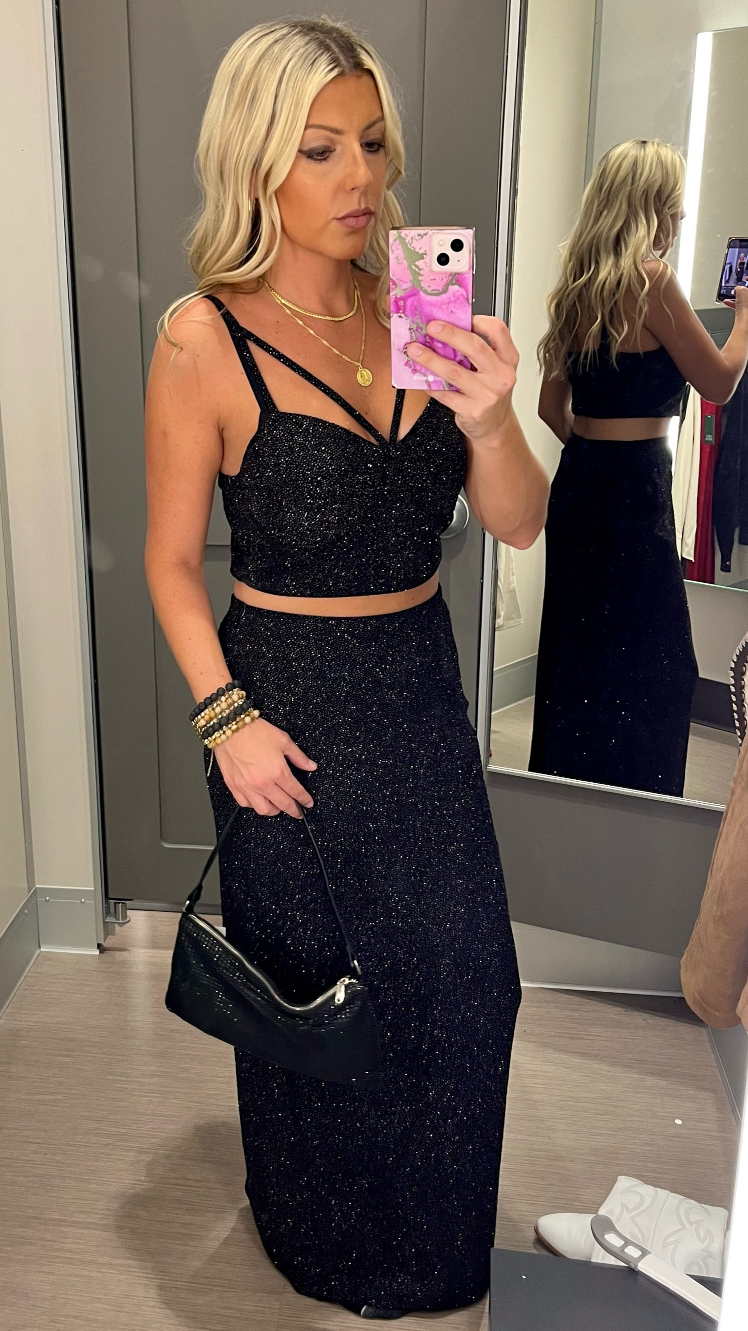 Cutest two piece sparkly skirt and corset from Target! It’s only $40, comes in 3 colors and perfect for holiday parties and New Years Eve! 

Target style, holiday outfit, holiday dress, New Year’s Eve dress

#LTKSeasonal #LTKunder50 #LTKHoliday