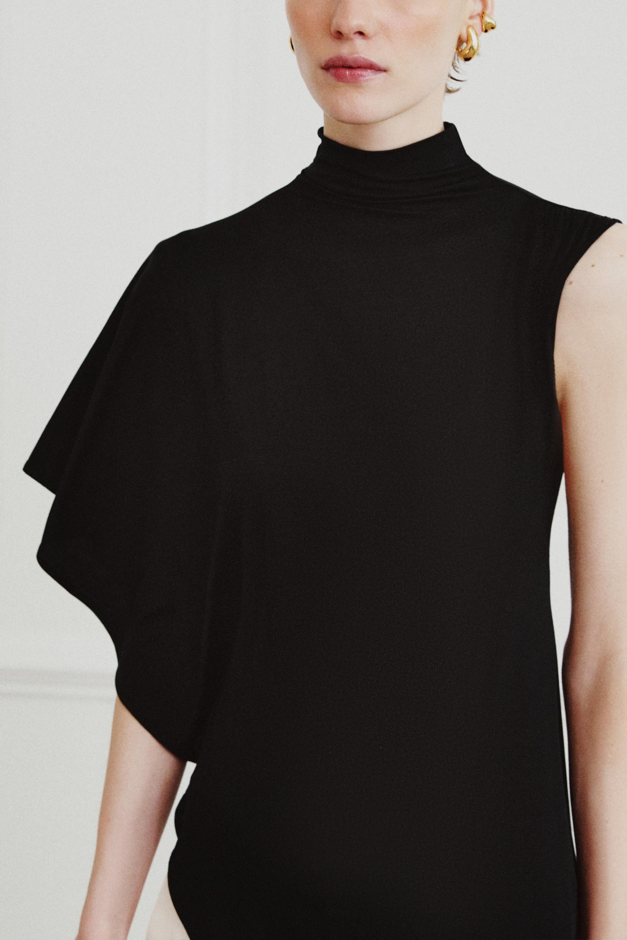 DRAPED ASYMMETRIC TOP | Zara US