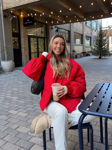 cozy holiday / winter outfit ❤️❄️🫶🏽

matching white activewear set from the Ski collection at Beach Riot (size mediums)

Red puffer coat from Princess polly (size us8)

uggs & headband from Amazon! 

#LTKSeasonal #LTKHoliday #LTKGiftGuide