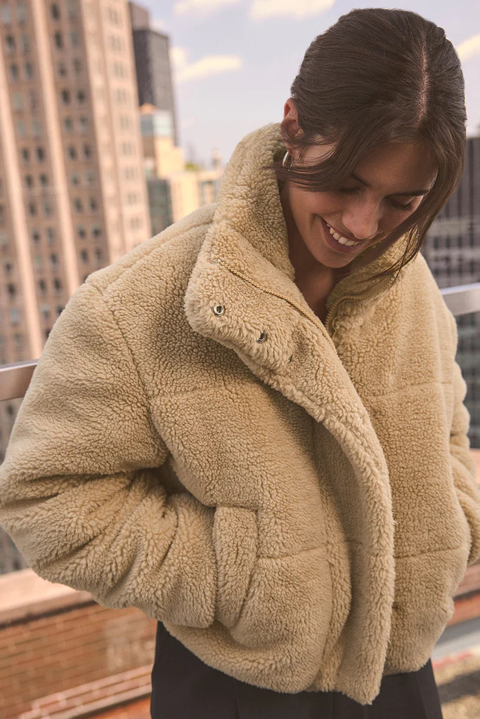 Sherpa Snow Angel Puffer | Alo Yoga (US)